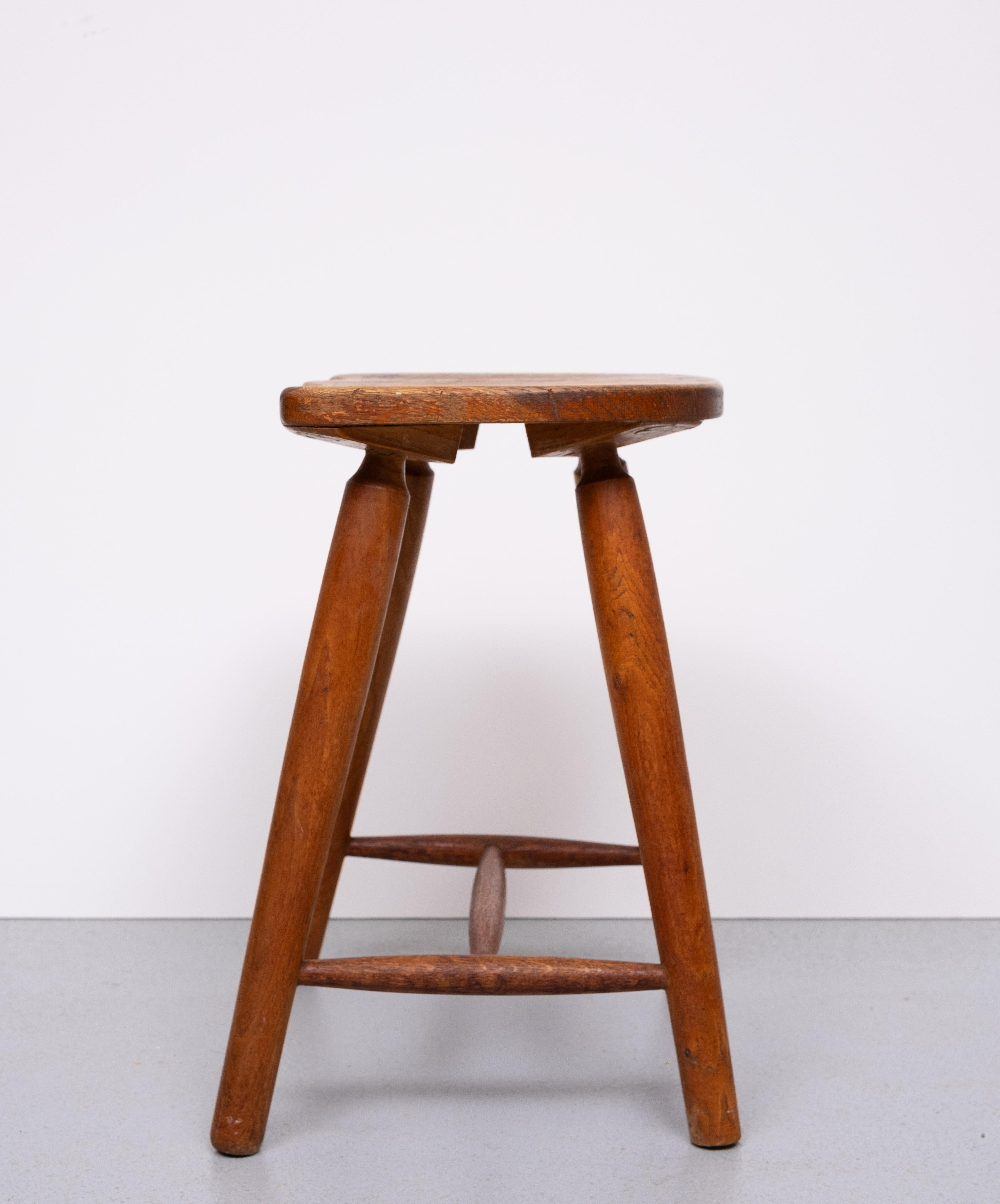 Rustic solid wood Stool 1950s Holland In Good Condition For Sale In Den Haag, NL