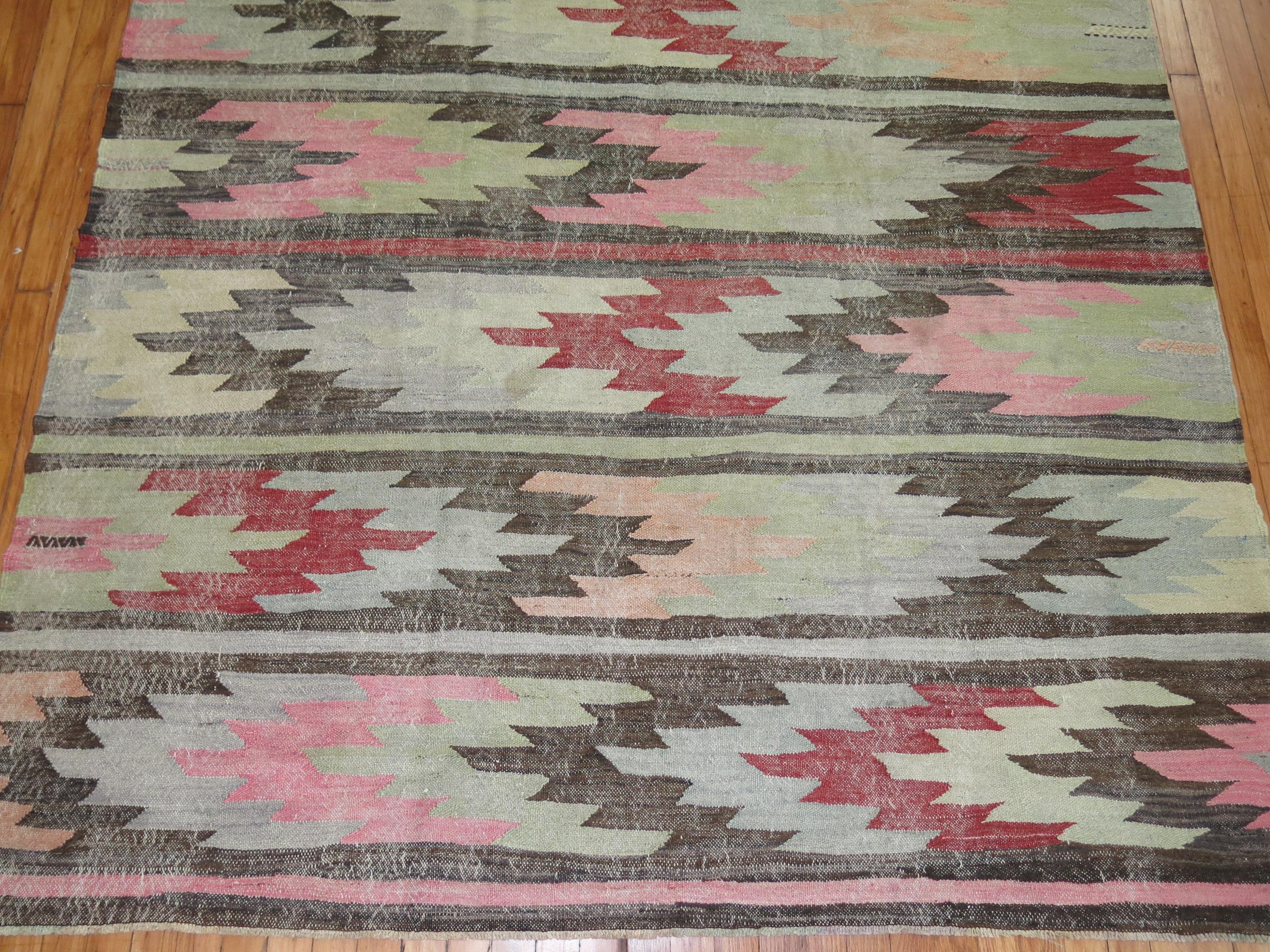 Rustic Southwestern Turkish Shabby Chic Turkish 20th Century Kilim In Distressed Condition For Sale In New York, NY