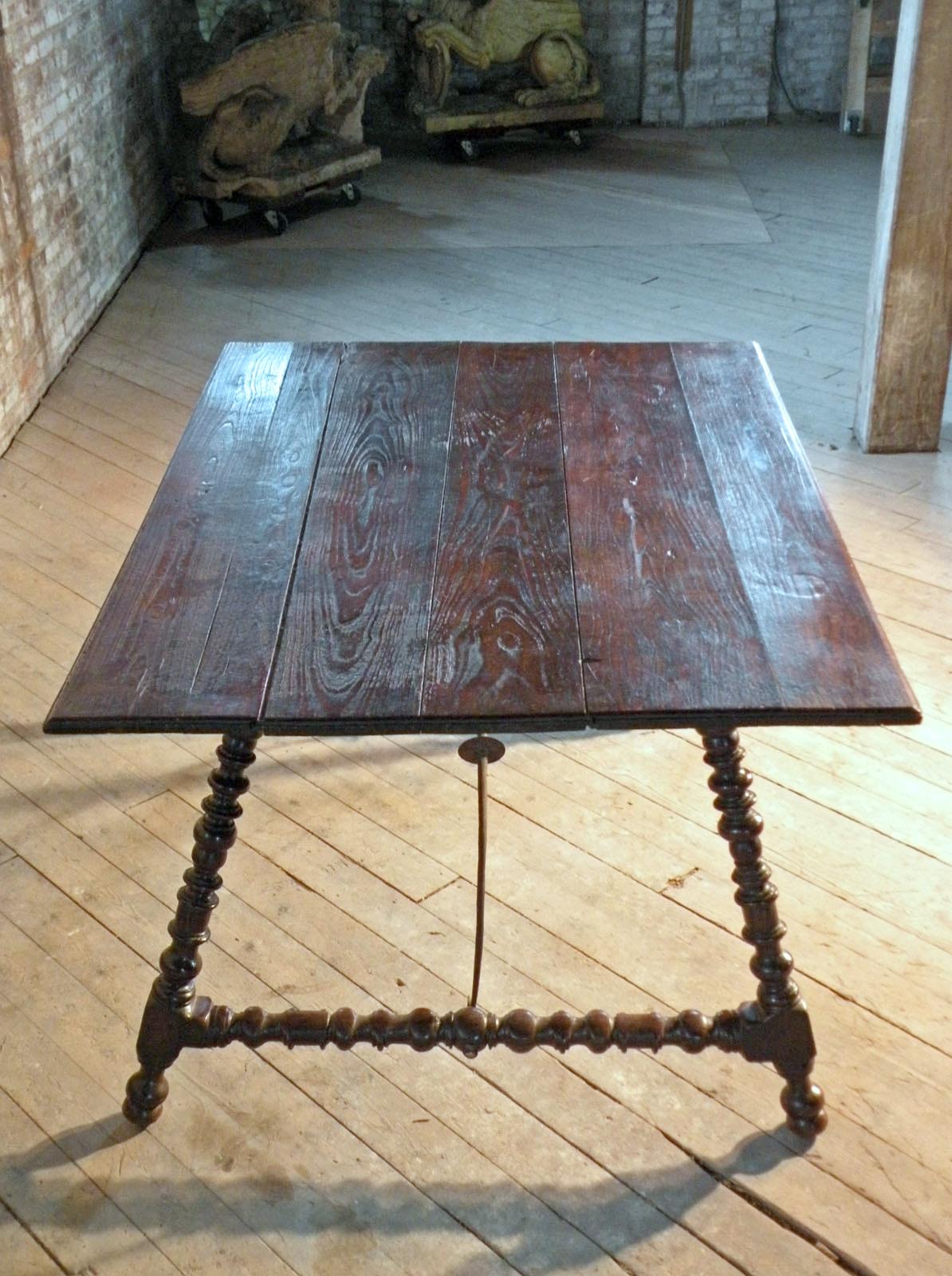 Rustic Spanish 18th Century Chestnut Dining or Center Table For Sale 2