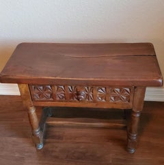Table d'appoint ou tabouret d'extrémité baroque espagnol ancien en noyer sculpté