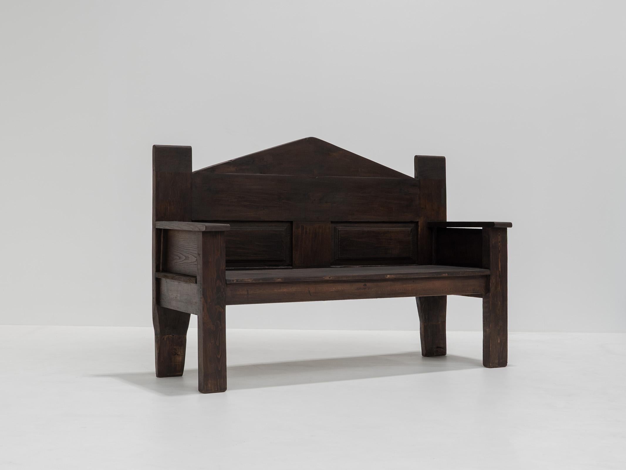 Banc rustique de l'Espagne du XIXe siècle, originaire de la région de Castille et Léon.

Cette pièce est un exemple typique du style Folk Art rustique, apportant une sophistication authentique et ancienne à tout intérieur. Son élégance vieillie et
