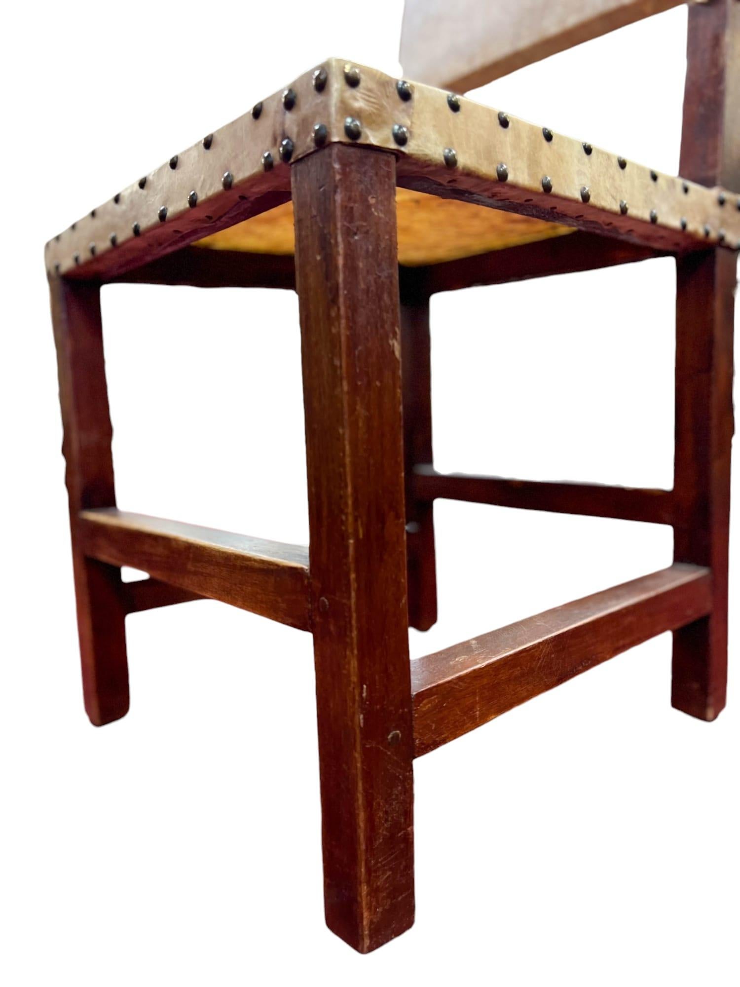 Chaise rustique en peau de vache de style Coloni espagnol en vente 1