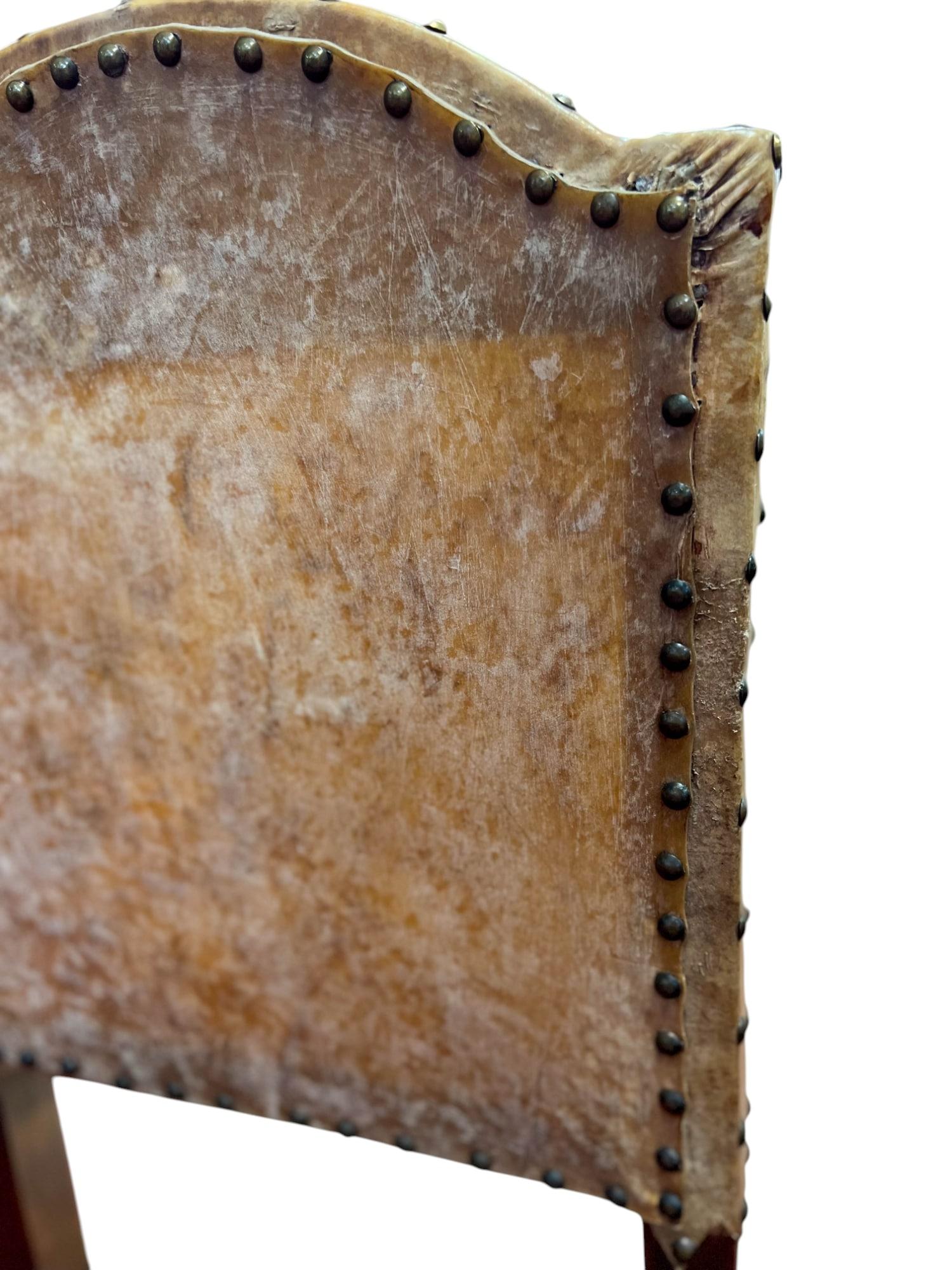 Chaise rustique en peau de vache de style Coloni espagnol en vente 2
