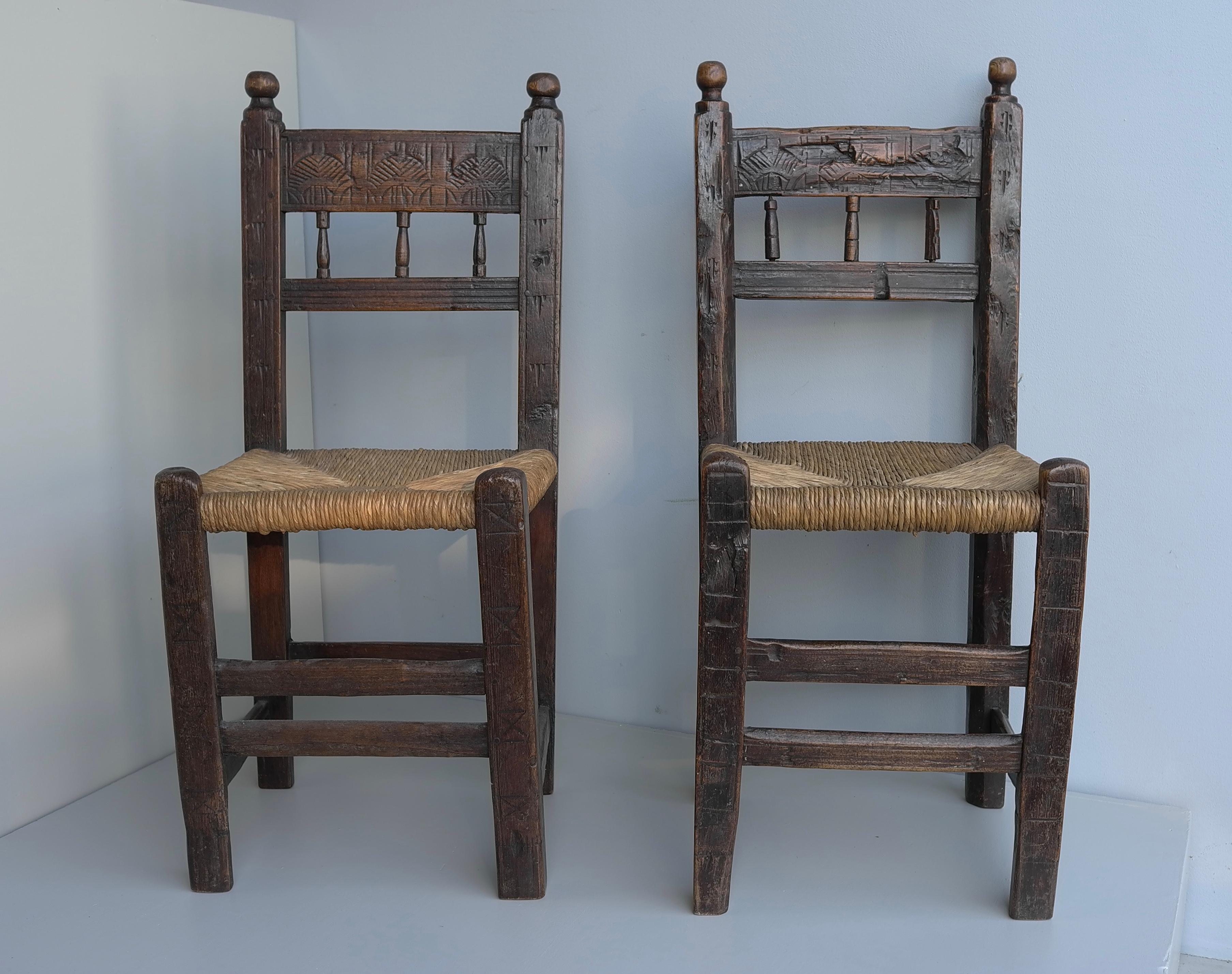 Colonial espagnol Chaises rustiques espagnoles avec sièges en jonc, Espagne, début du 20e siècle en vente
