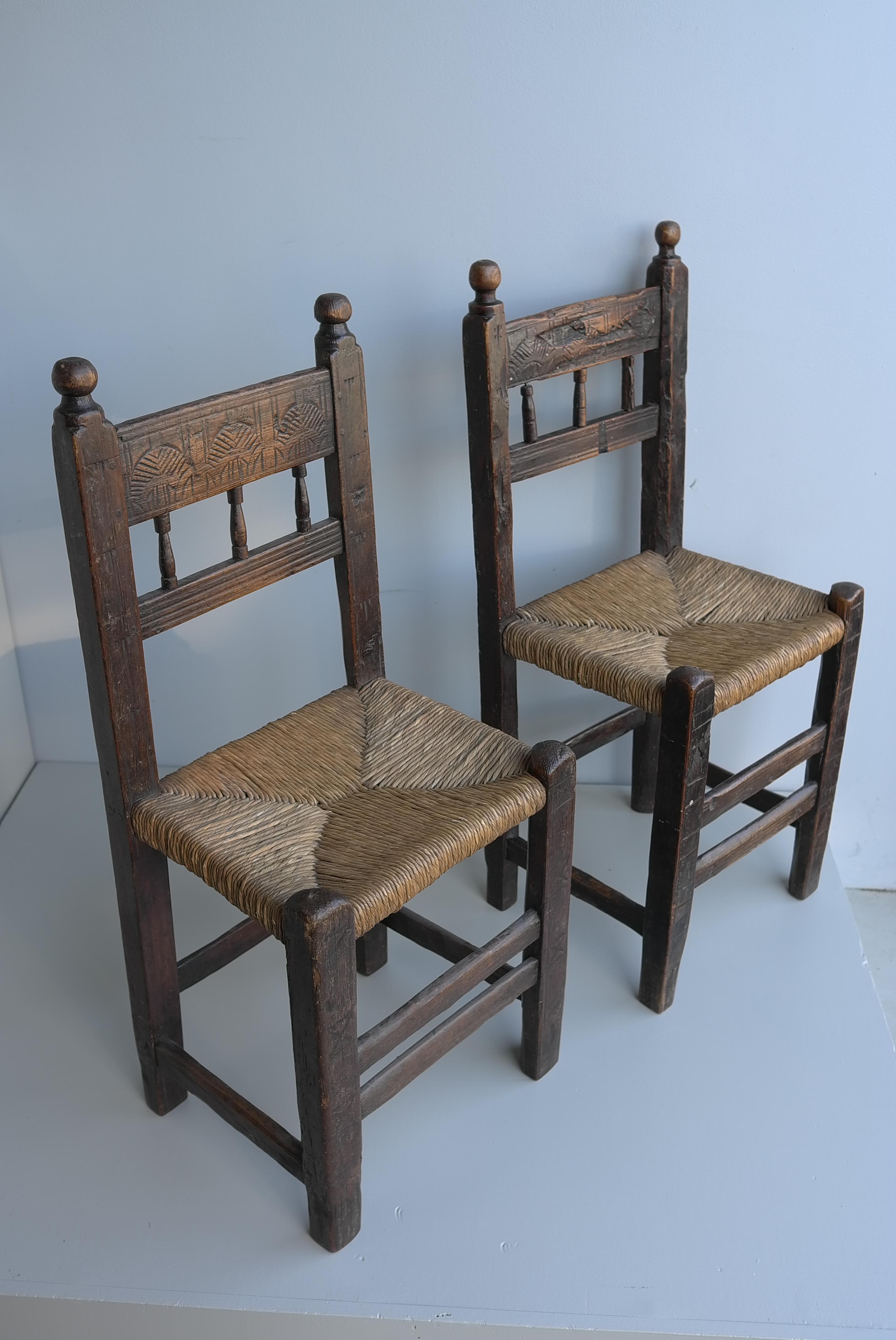 Chaises rustiques espagnoles avec sièges en jonc, Espagne, début du 20e siècle Bon état - En vente à Den Haag, NL