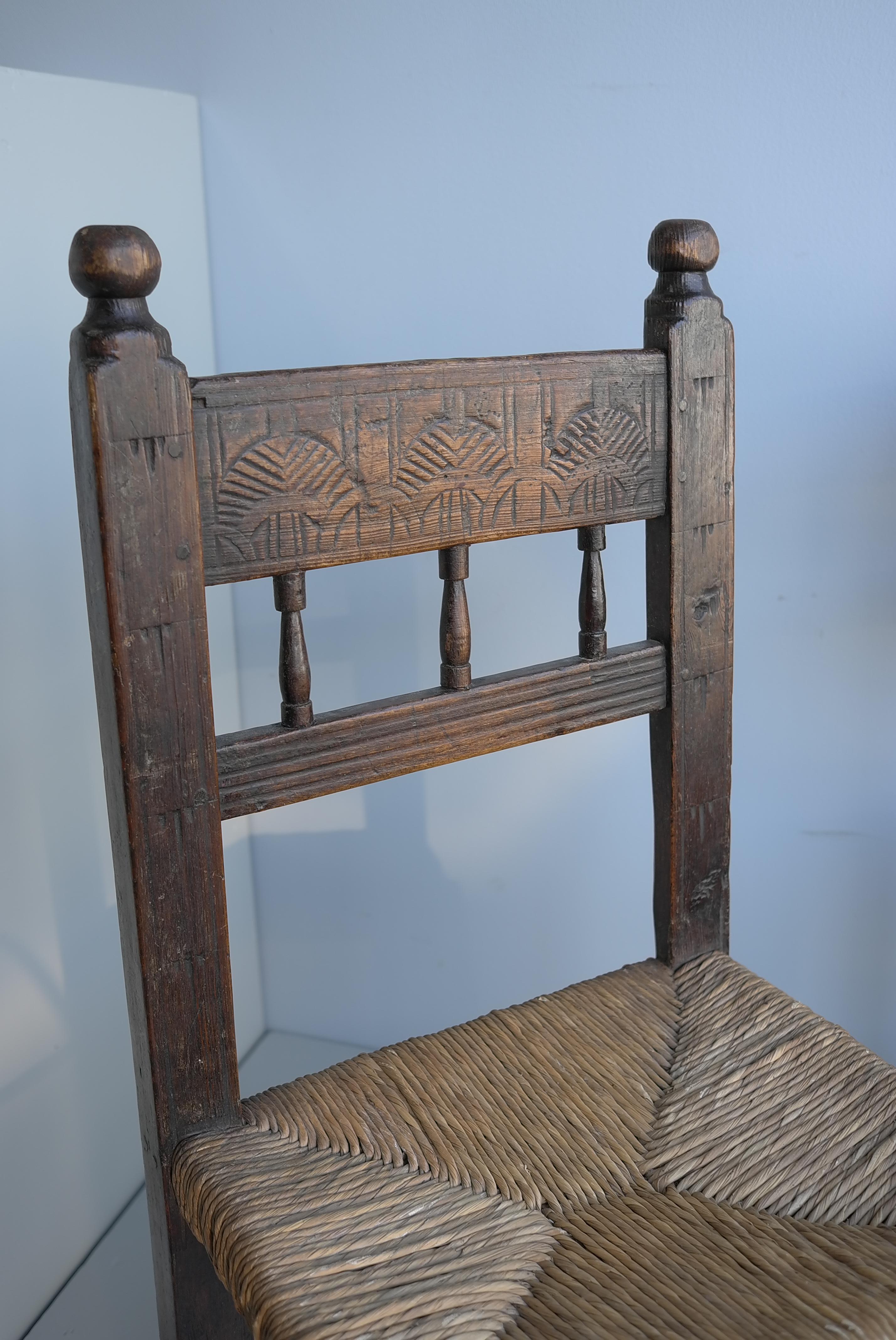 Chaises rustiques espagnoles avec sièges en jonc, Espagne, début du 20e siècle en vente 2