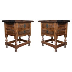 Tables de chevet rustiques espagnoles en bois massif, lot de deux avec deux tiroirs et pieds tournés