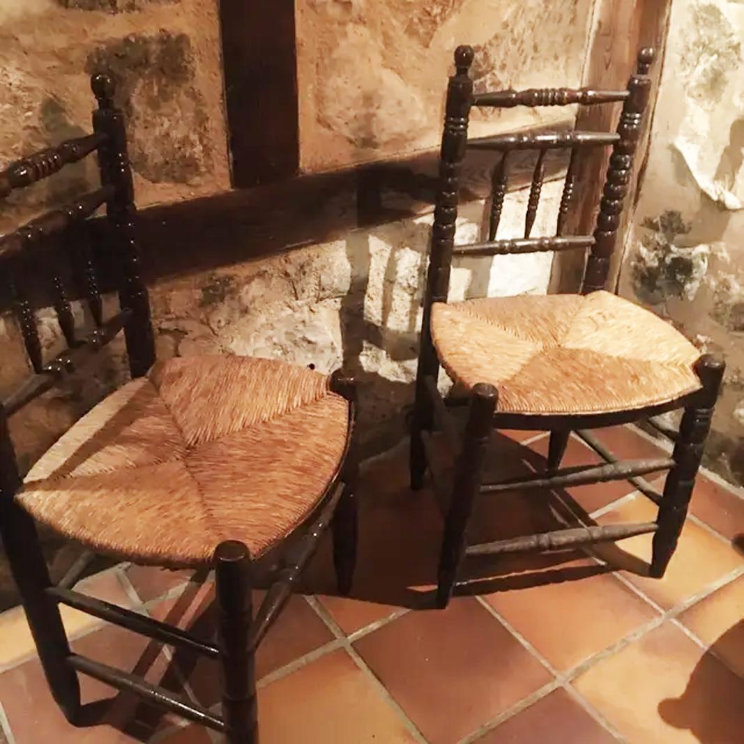 Arts and Crafts Rustic Spanish Turned Wood Chairs and Straw Seat , Lot of Four For Sale