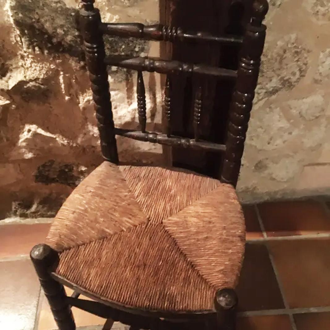 20th Century Rustic Spanish Turned Wood Chairs and Straw Seat , Lot of Four For Sale
