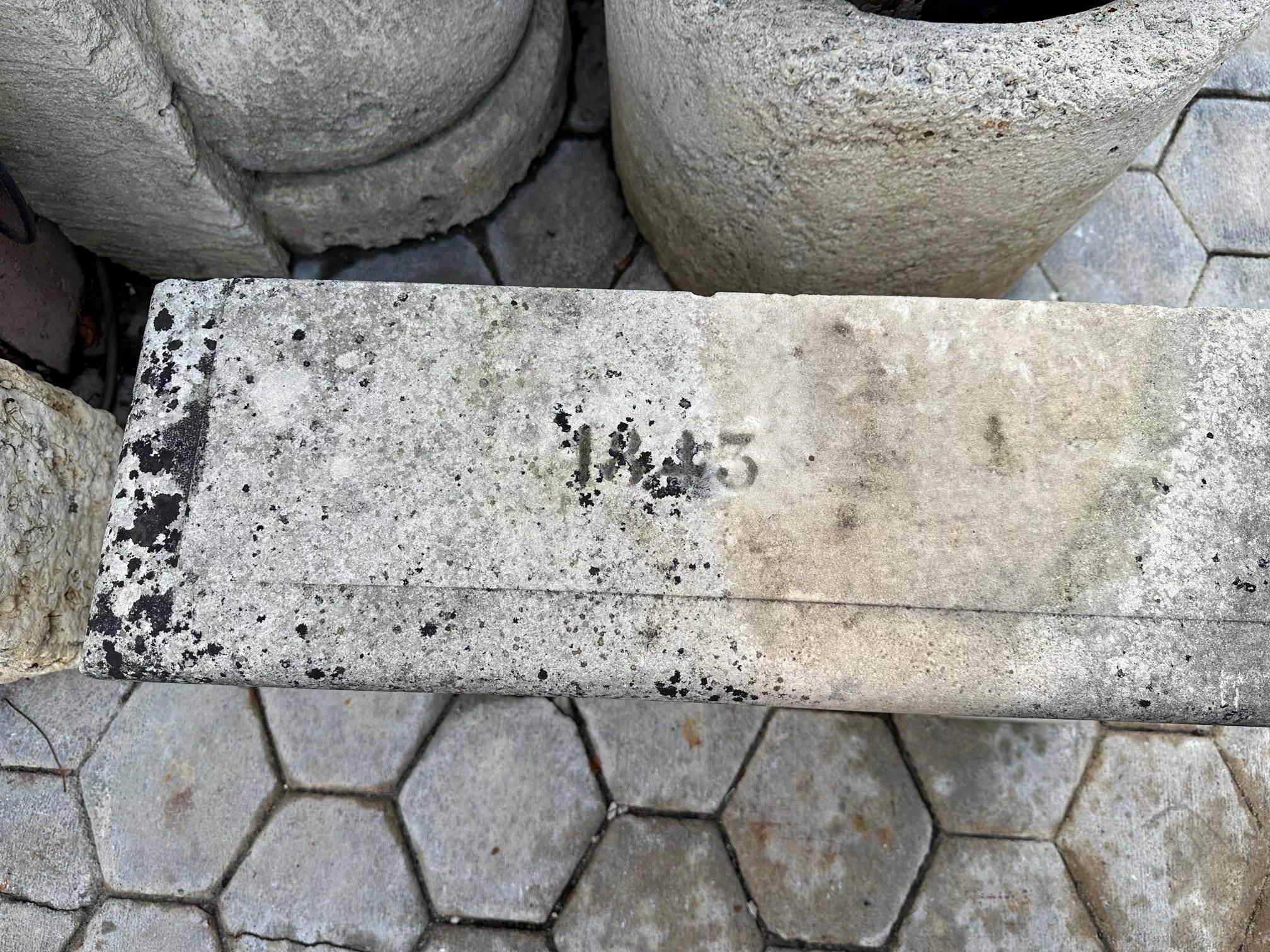 Banc de ferme en pierre rustique pour jardin et siège sculpté à la main, antiquaire de Los Angeles en vente 6