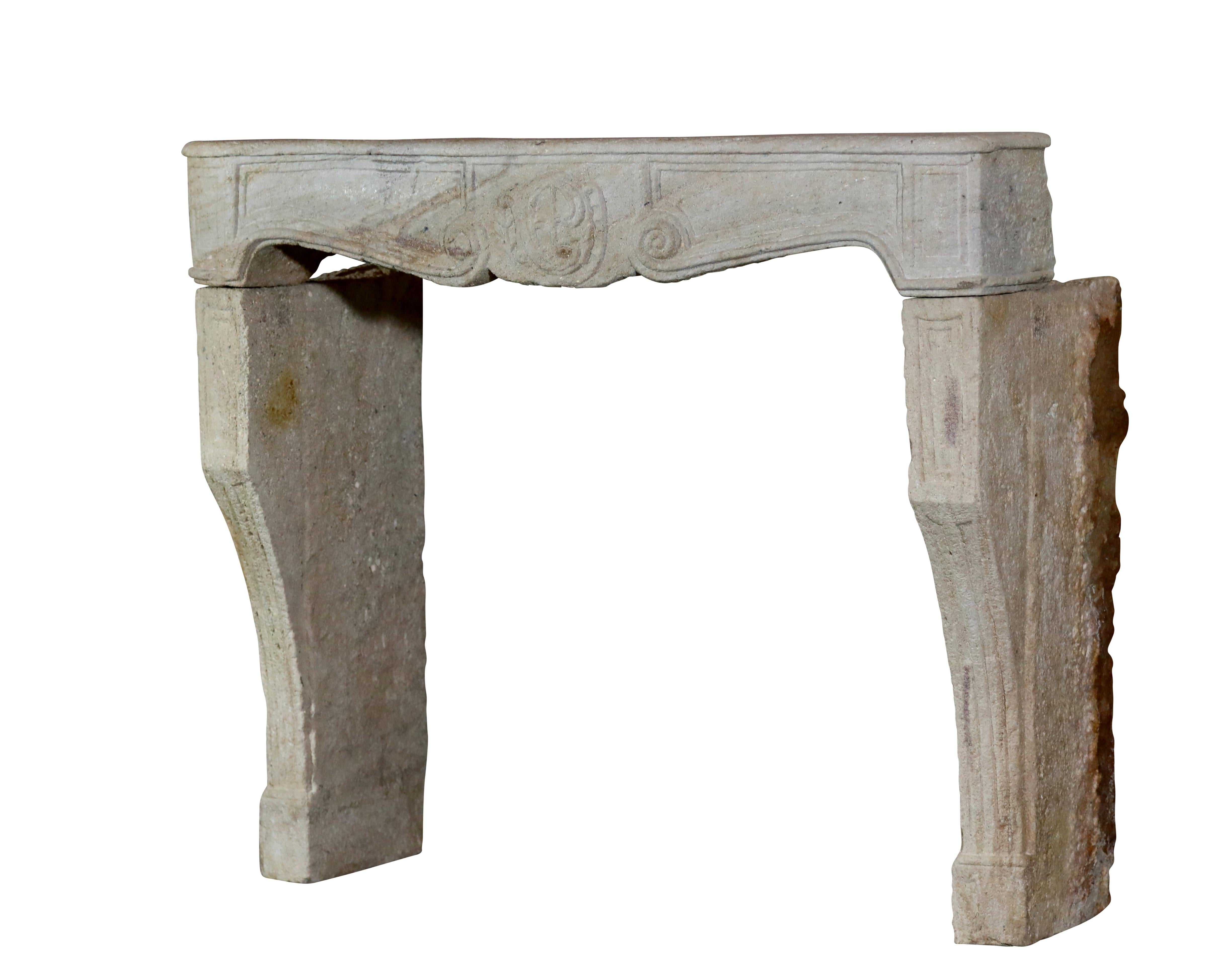Rodete de chimenea de piedra rústica de Francia para crear un interior auténtico en venta 7