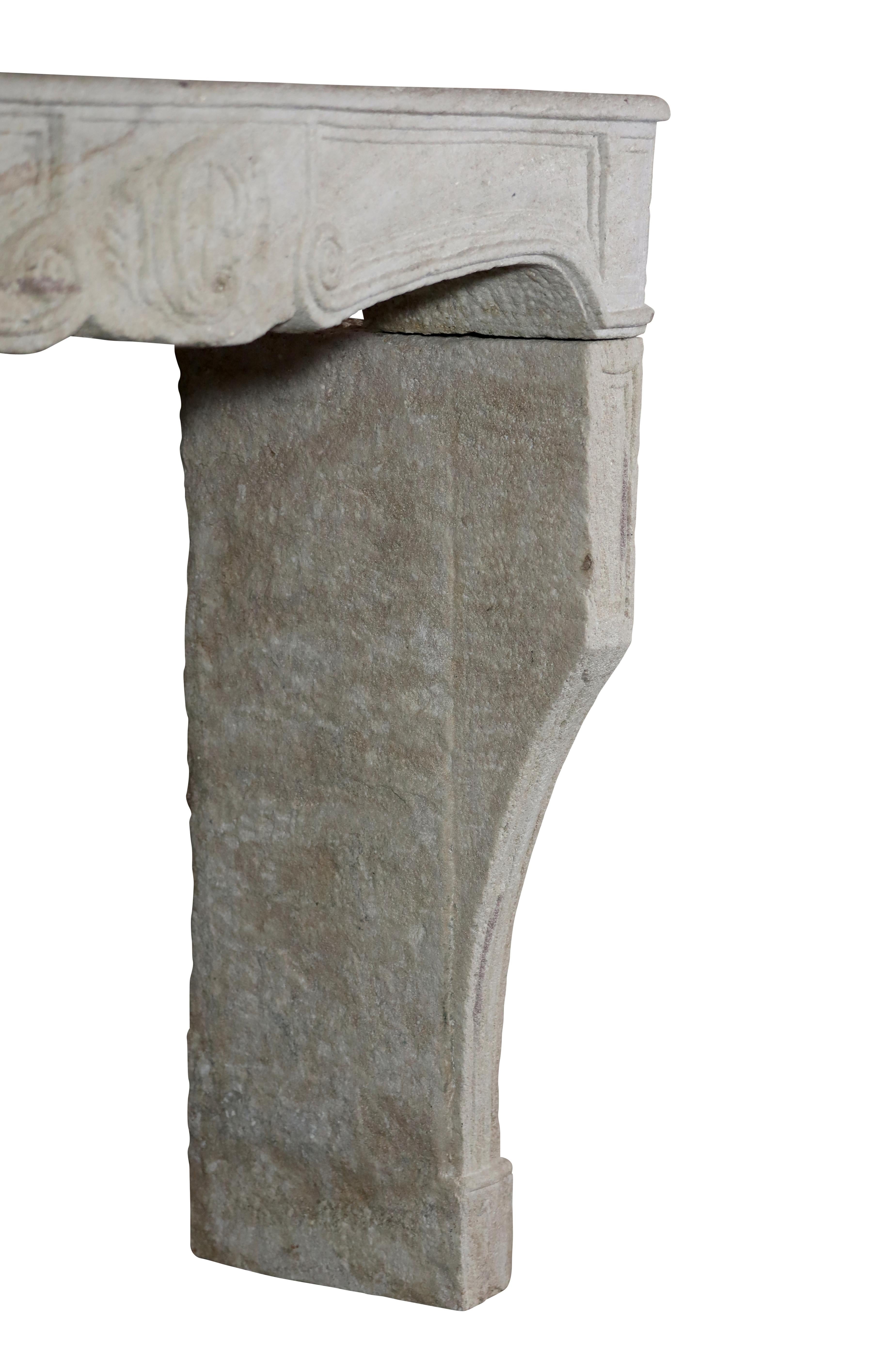 Rodete de chimenea de piedra rústica de Francia para crear un interior auténtico en venta 9