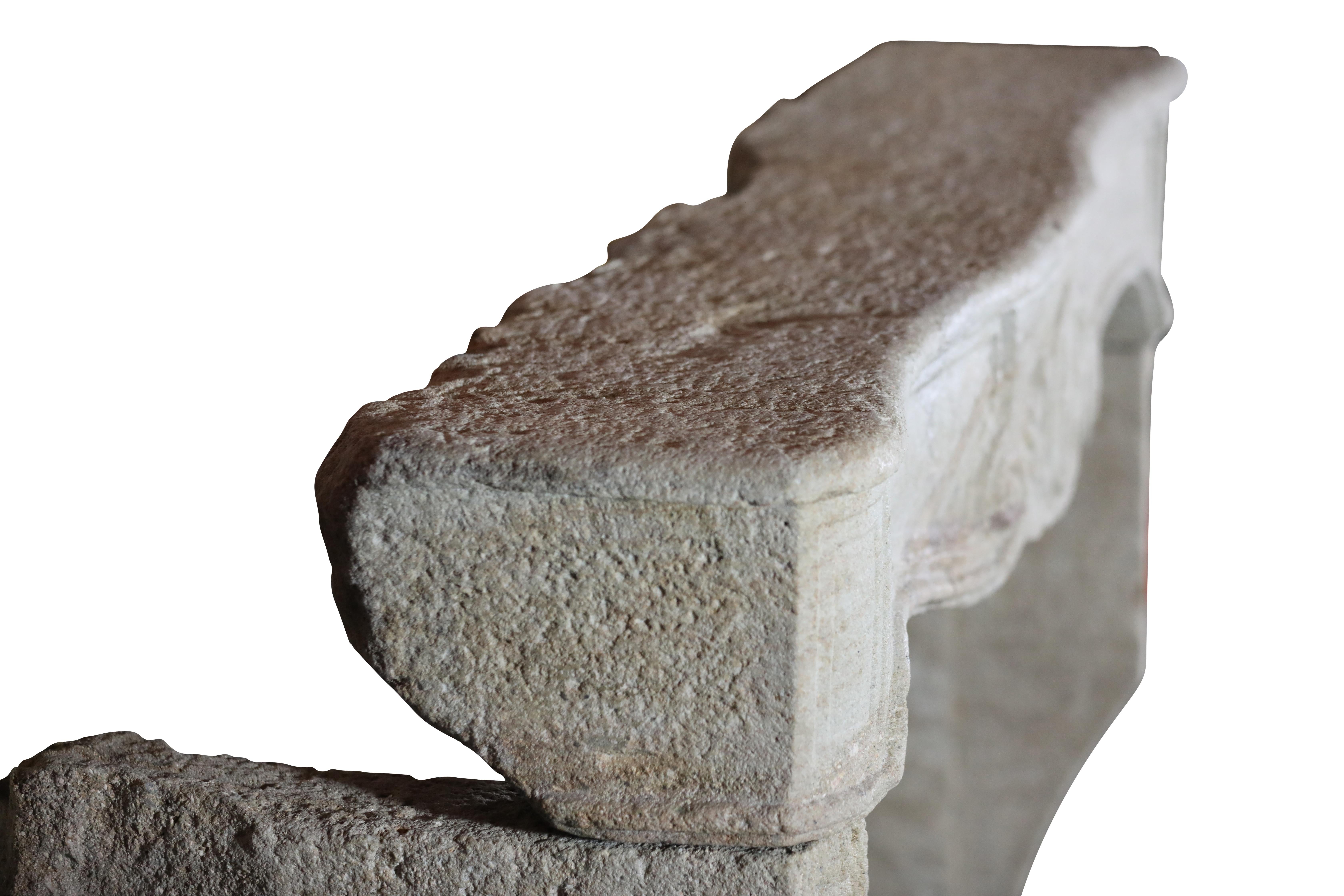 Rodete de chimenea de piedra rústica de Francia para crear un interior auténtico en venta 12