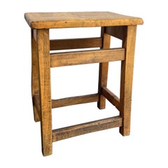 Rustikaler Hocker