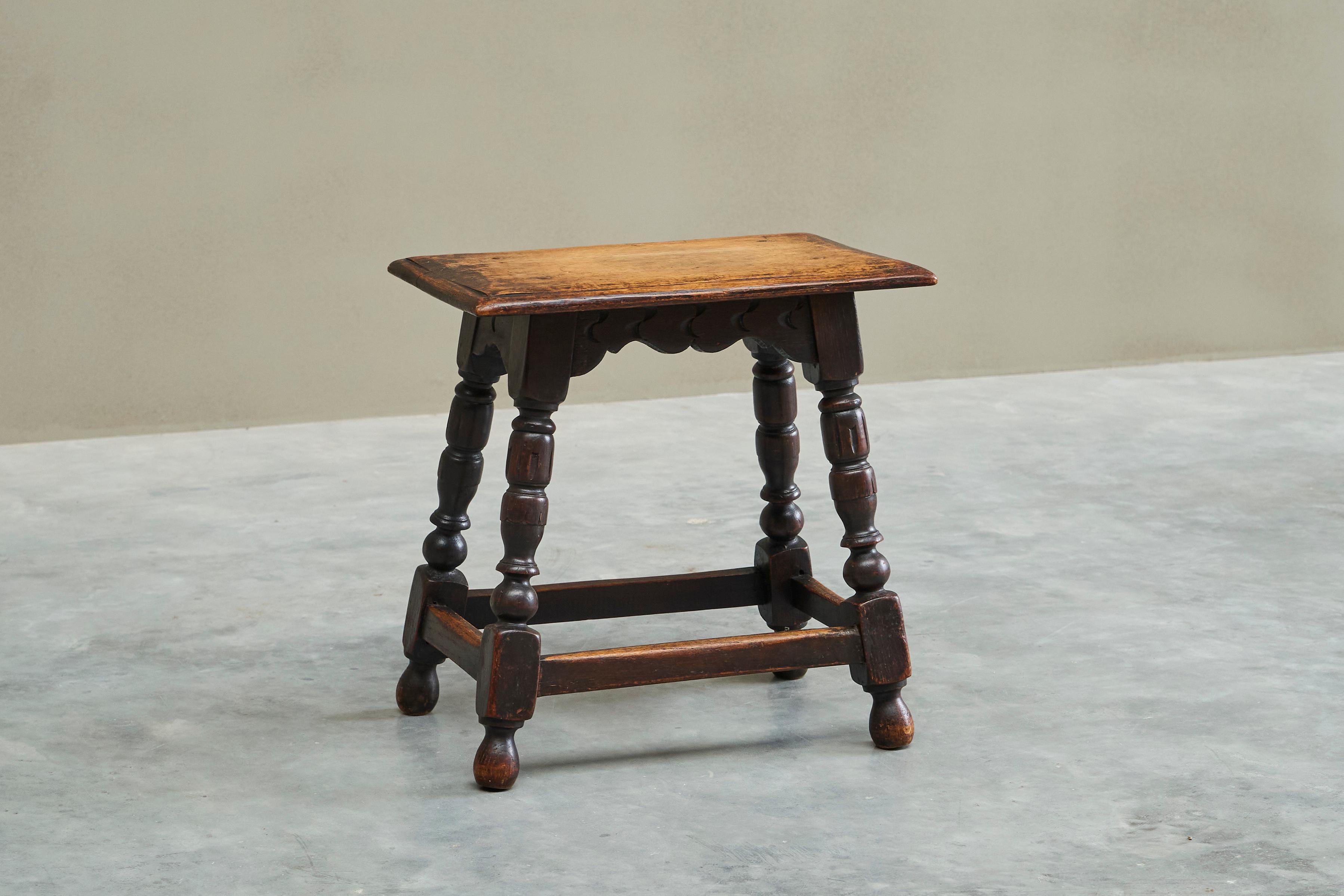 Rustic Stool or Side Table in Solid Turned and Carved Oak, Europe, 19th Century.

A very nice mid to late 19th century stool - or side table - in turned and carved solid oak. 

Great details like the decorative carvings, the beveled edge of the top