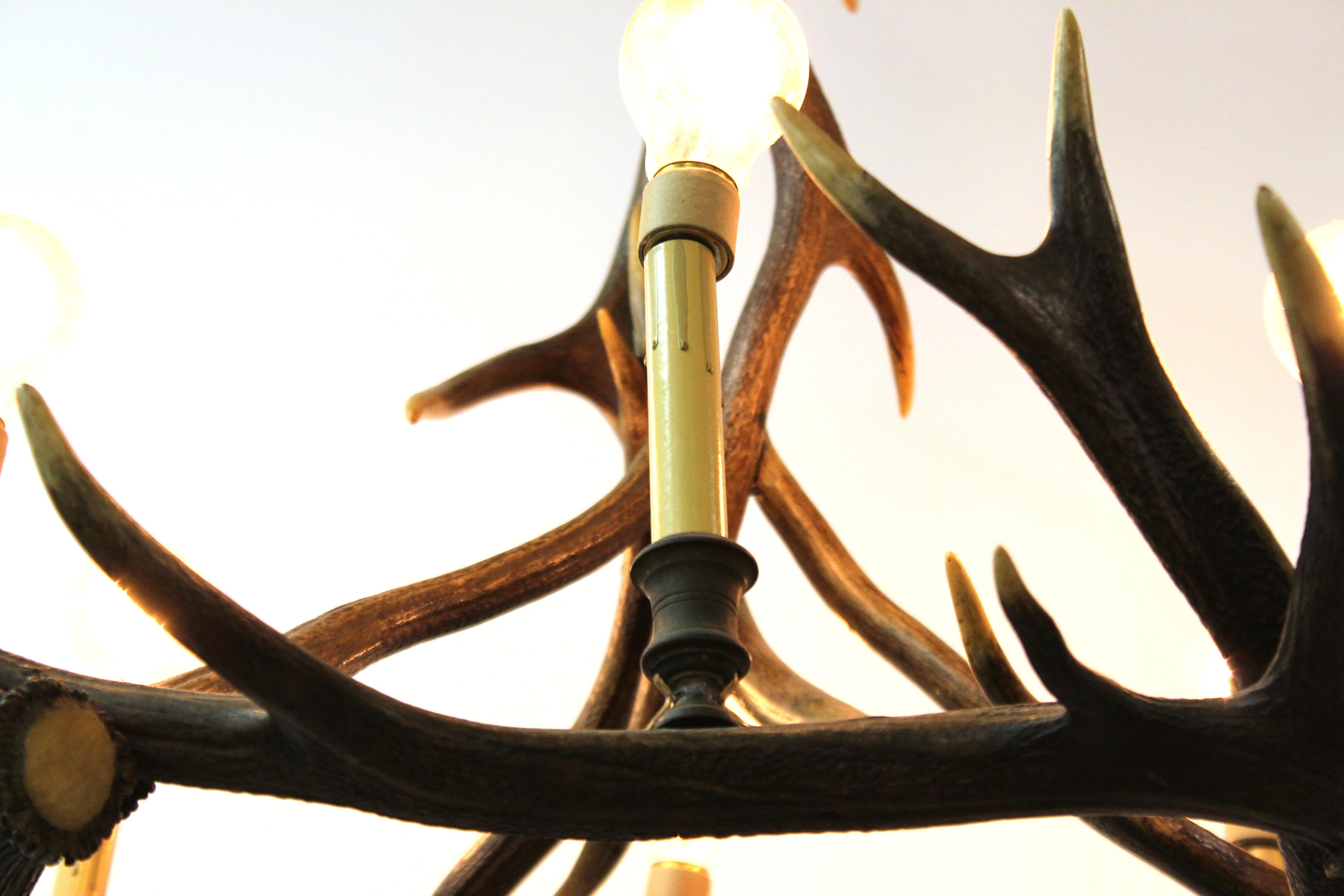 Rustic Style Antler Chandelier In Good Condition In New York, NY