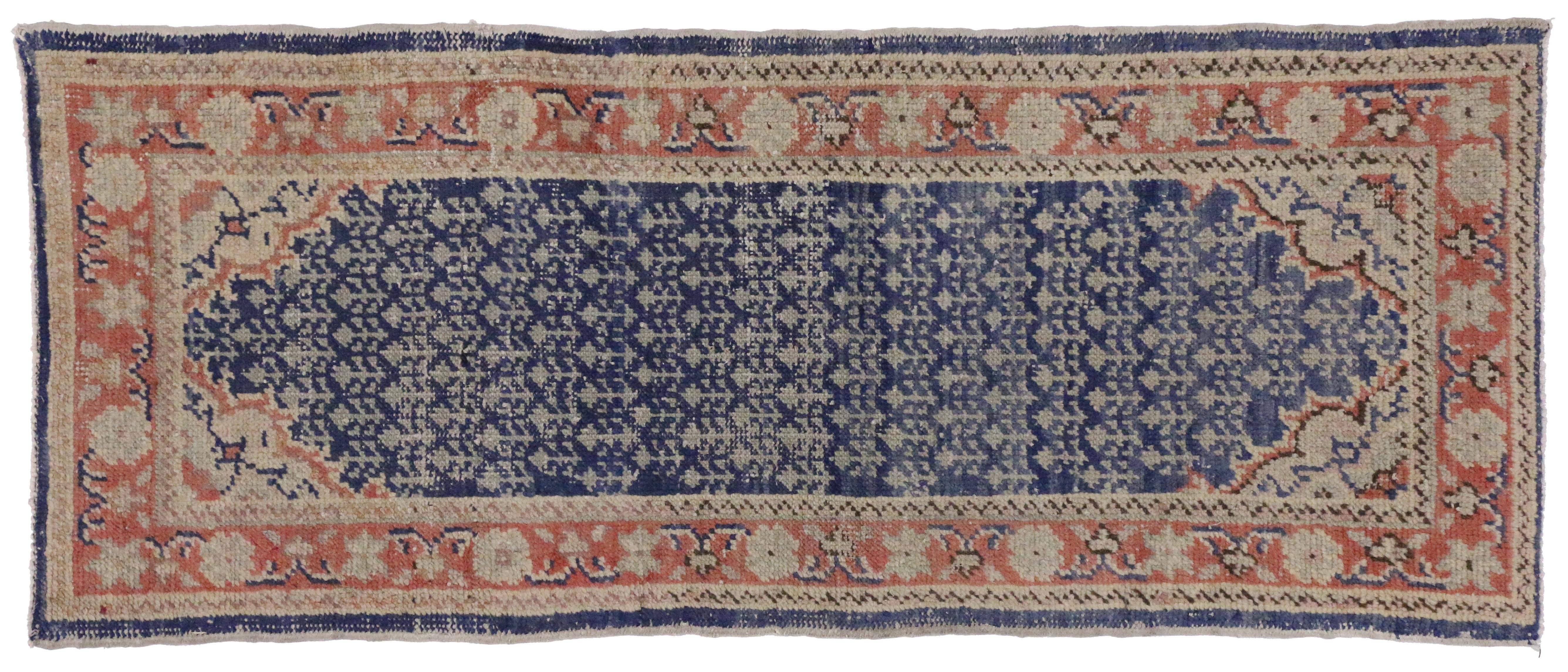 Rustic Style Distressed Turkish Sivas Accent Rug In Distressed Condition For Sale In Dallas, TX