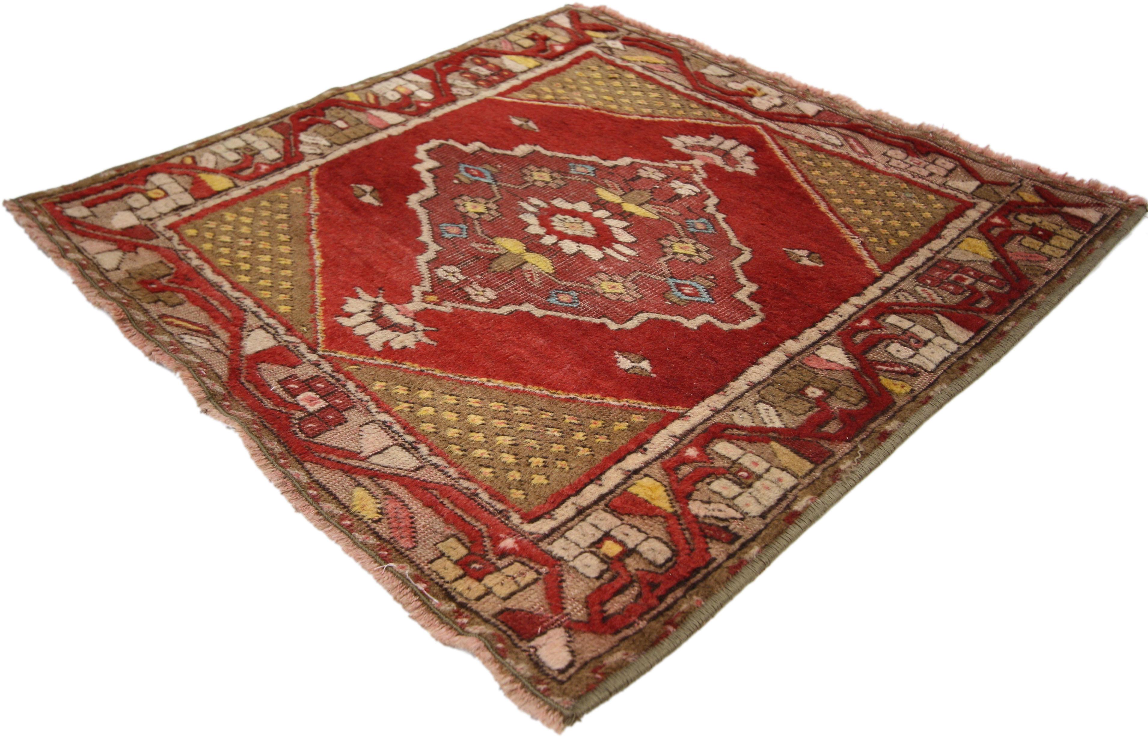 Distressed Vintage Turkish Oushak Rug with Rustic Style, Foyer or Entry Rug In Distressed Condition In Dallas, TX