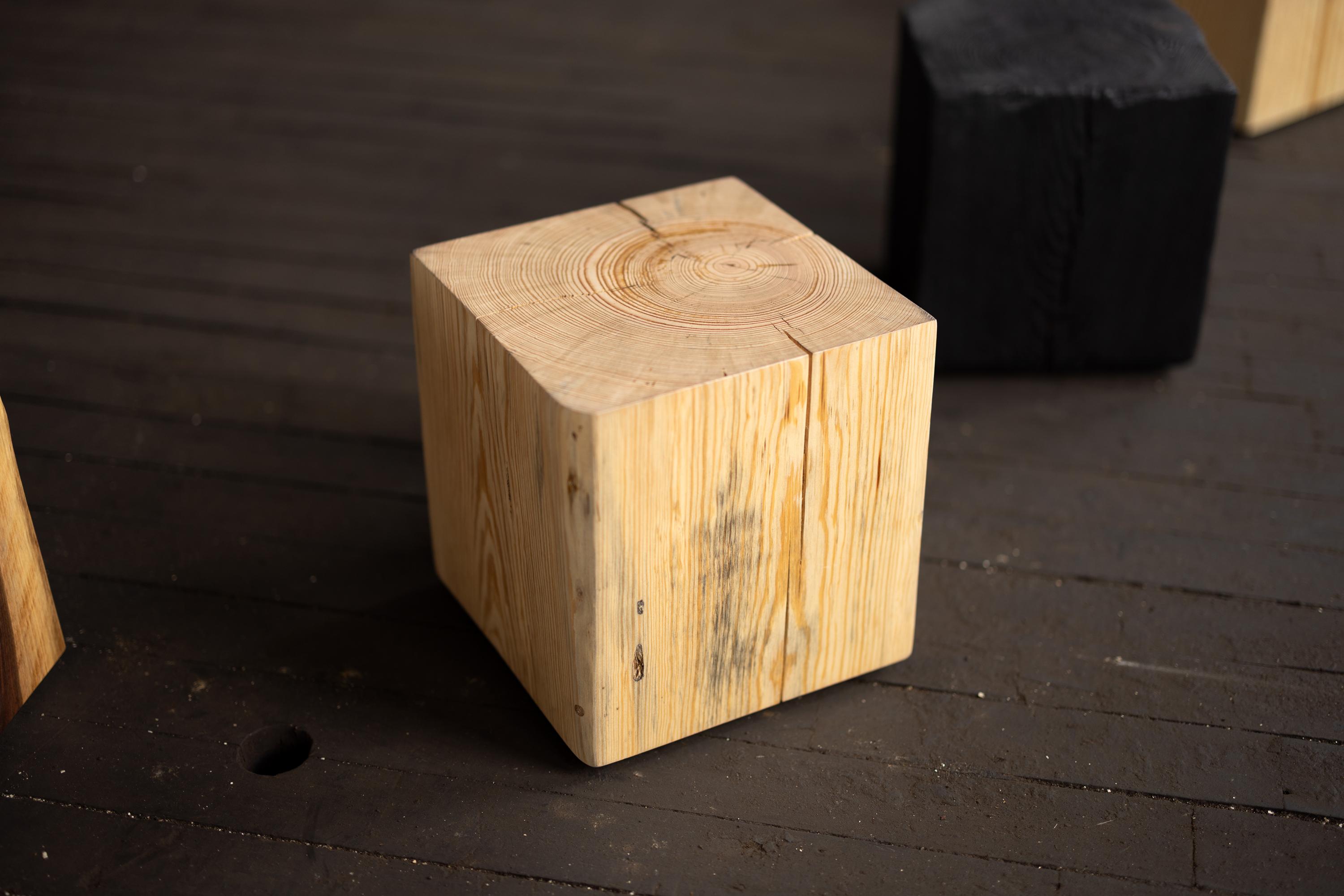 Rustic style solid wood cube side salvaged pine is simple and versatile. The sturdy 