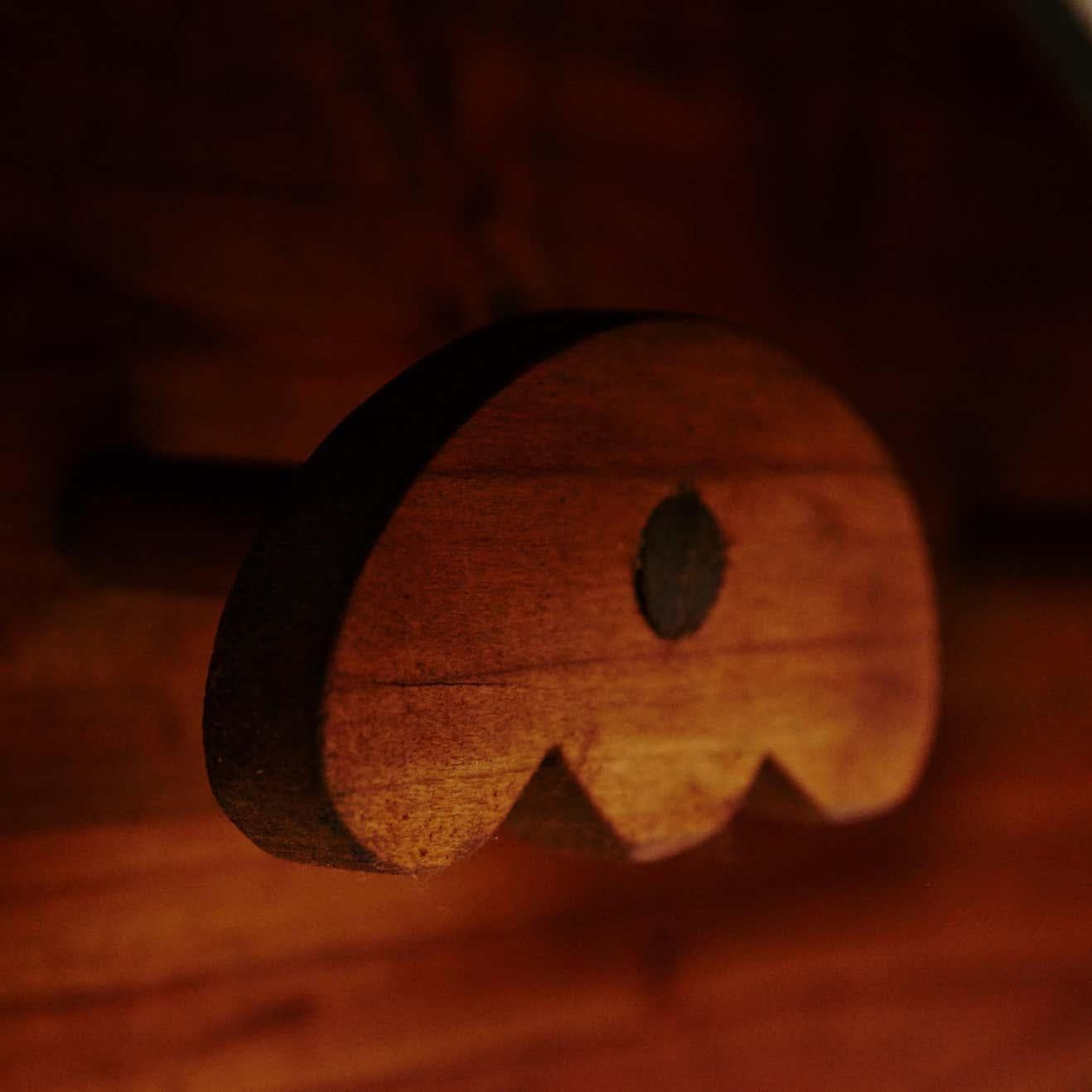 Appendiabiti da parete in legno spagnolo in stile rustico in vendita 1