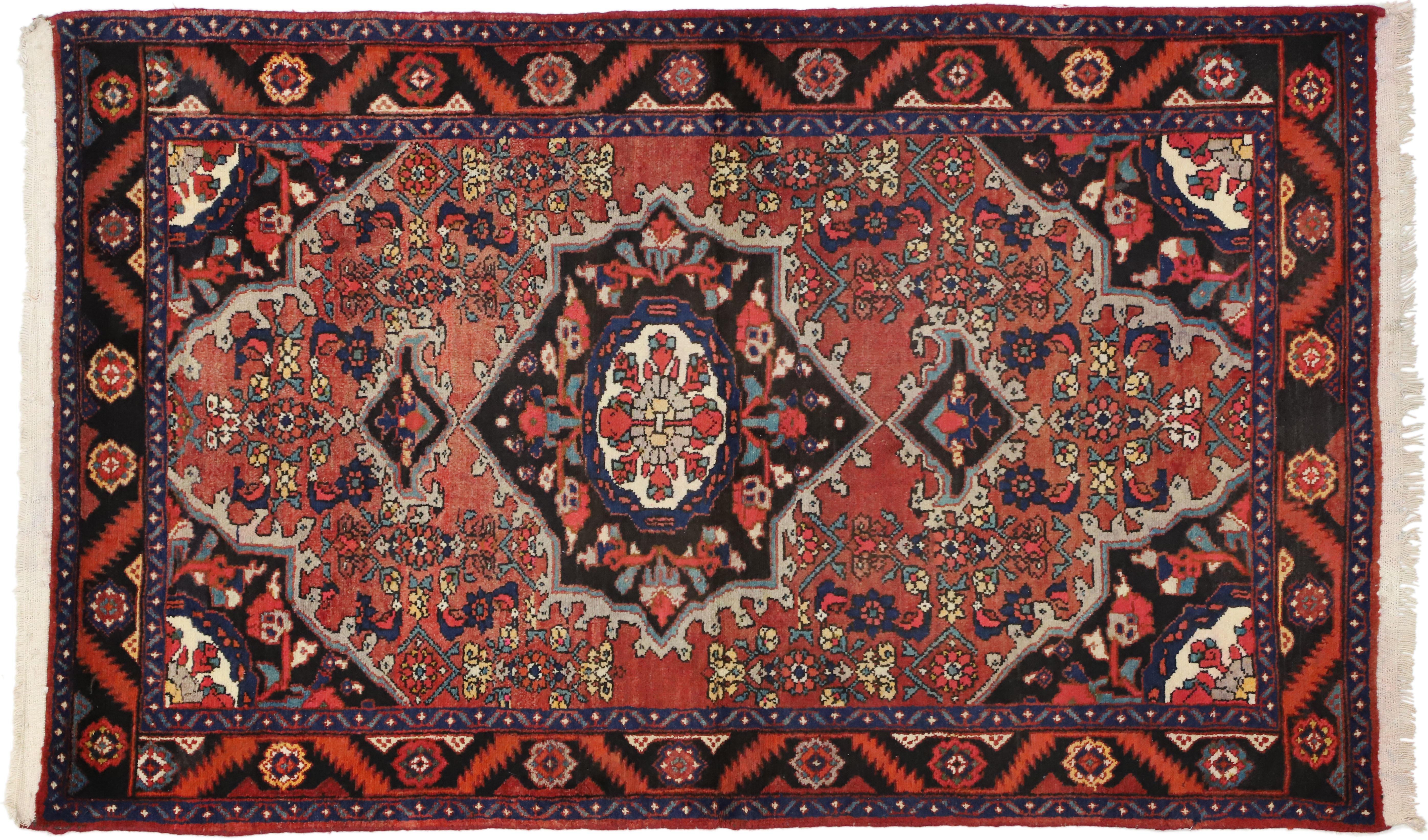 Rustikaler persischer Hamadan-Akzent-Teppich im Vintage-Stil, Küche, Foyer oder Eingangsbereich im Angebot 1