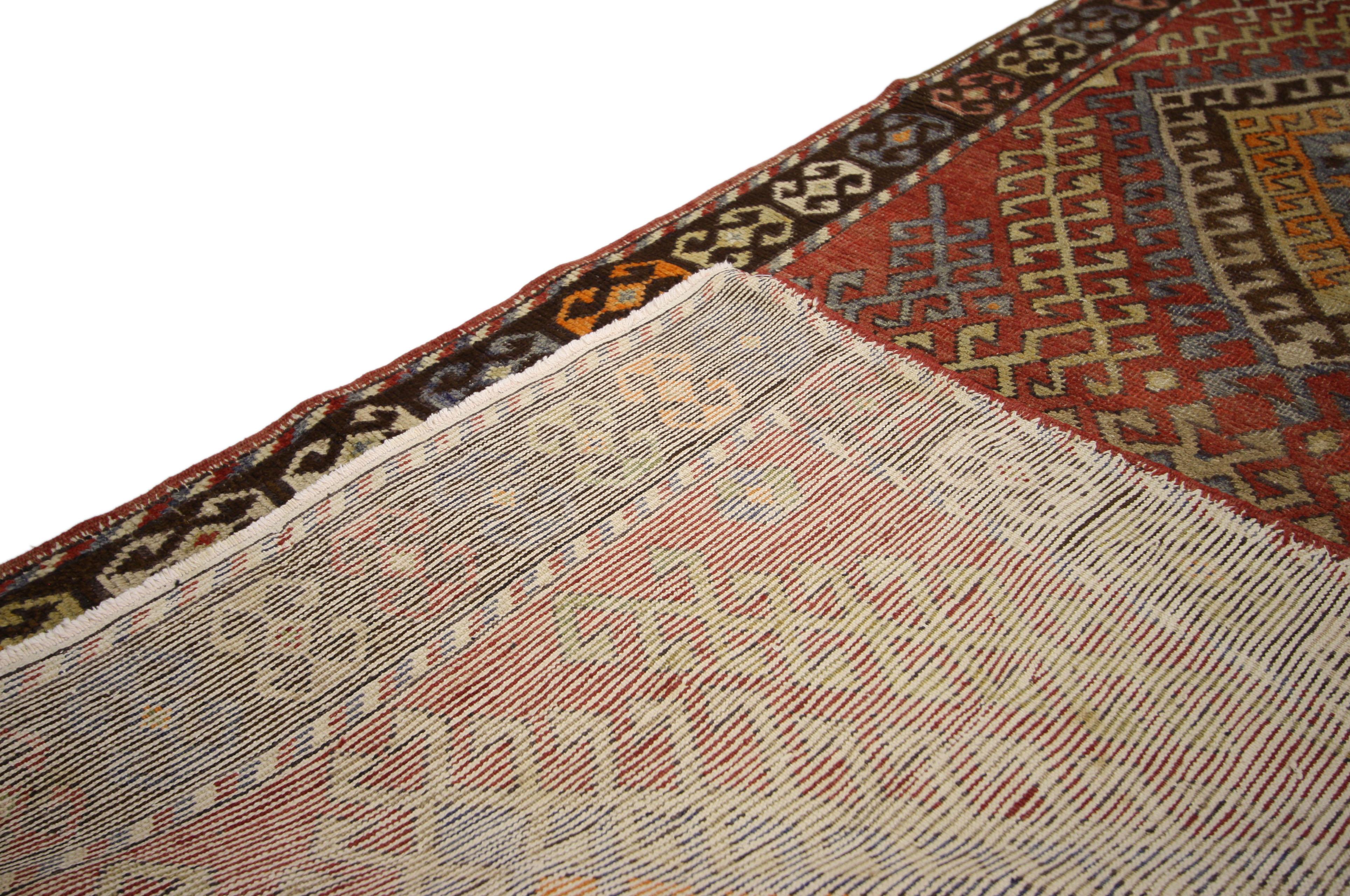Rustikaler türkischer Oushak-Läufer im Vintage-Stil, Stammeskunst-Läufer, Flurläufer im Angebot 1