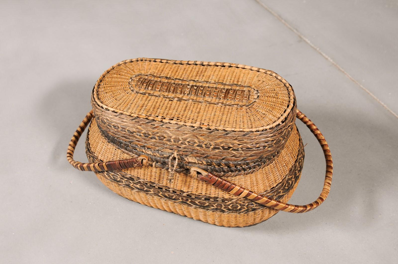 Rustic Swedish 1890s Oval Two-Toned Wicker Basket with Large Handles For Sale 7