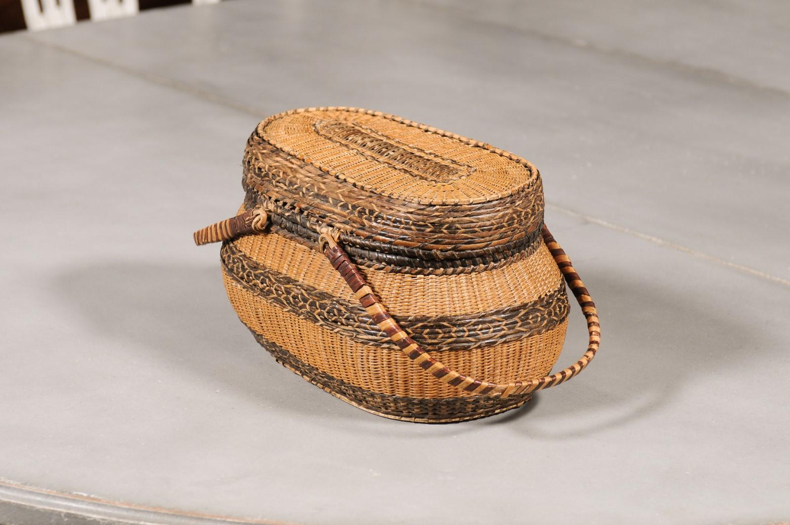Rustic Swedish 1890s Oval Two-Toned Wicker Basket with Large Handles For Sale 1