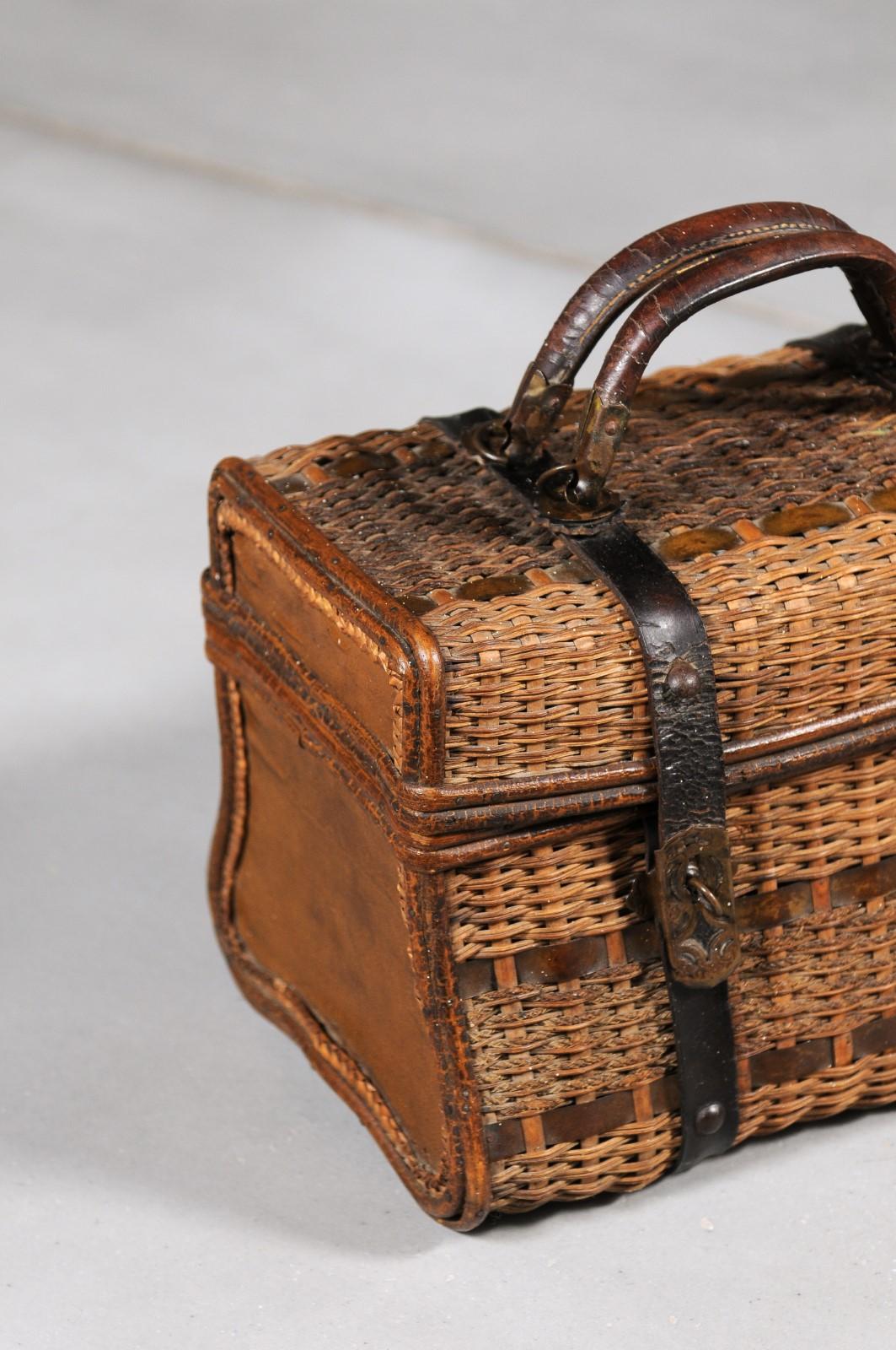 Rustic Swedish 1890s Rectangular Lidded Wicker and Leather Basket with Handle 6