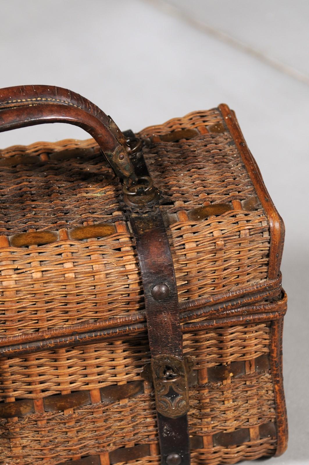 Rustic Swedish 1890s Rectangular Lidded Wicker and Leather Basket with Handle 7