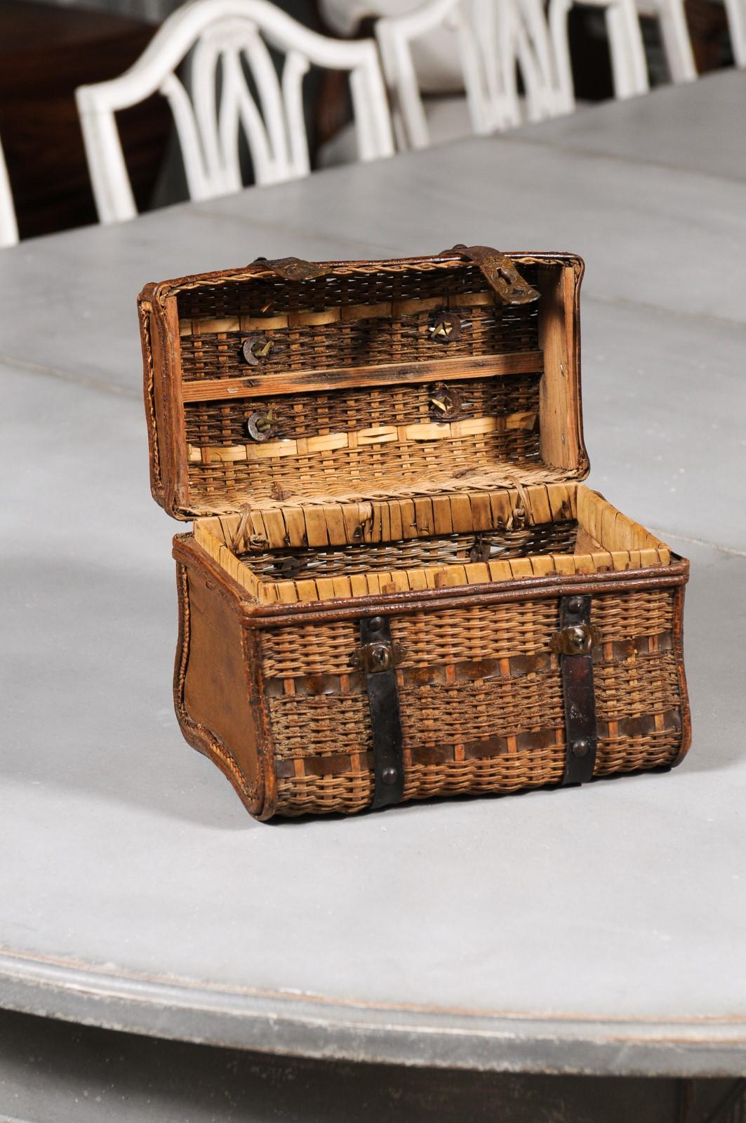 Rustic Swedish 1890s Rectangular Lidded Wicker and Leather Basket with Handle 8