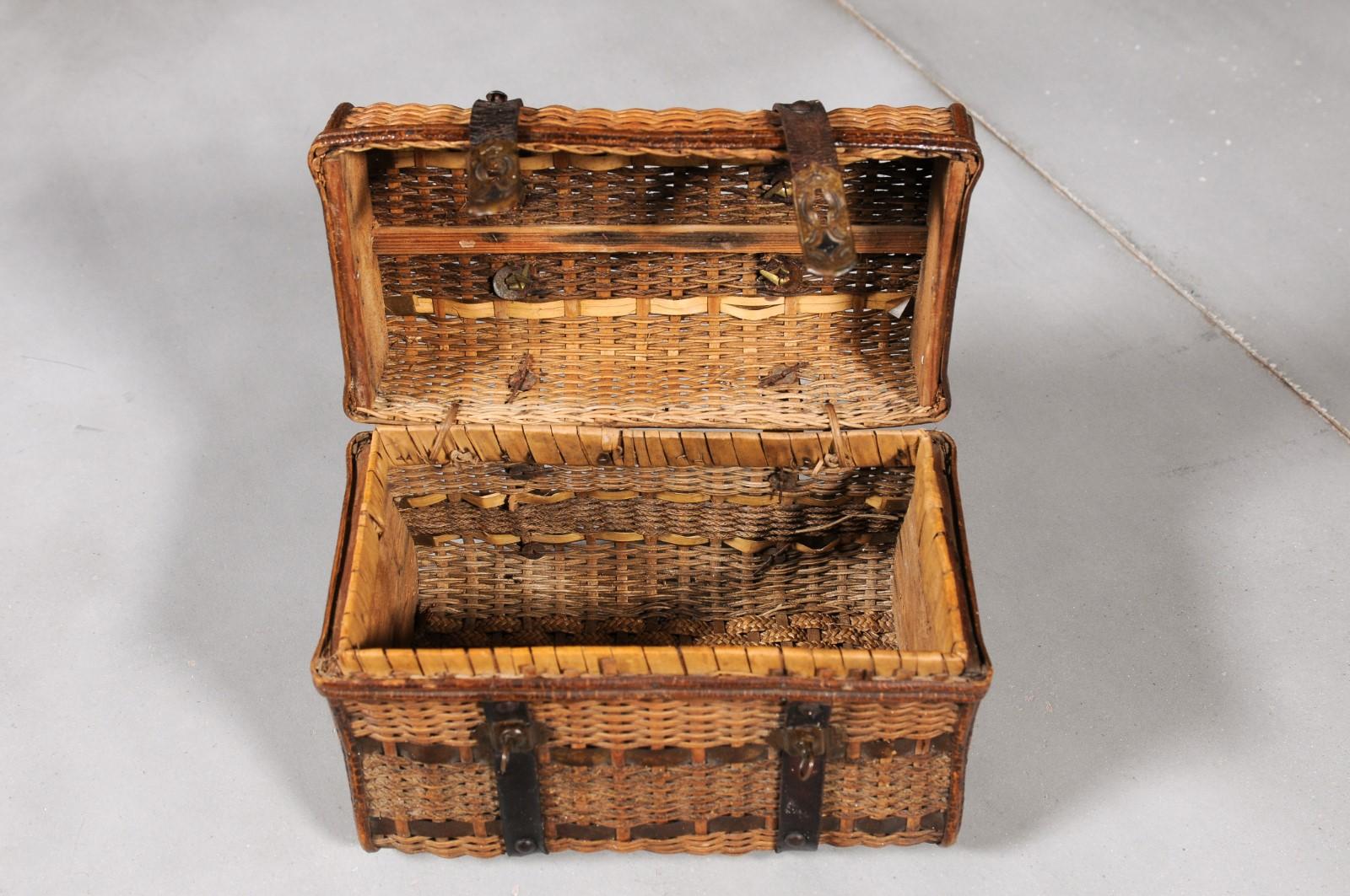 Rustic Swedish 1890s Rectangular Lidded Wicker and Leather Basket with Handle 9