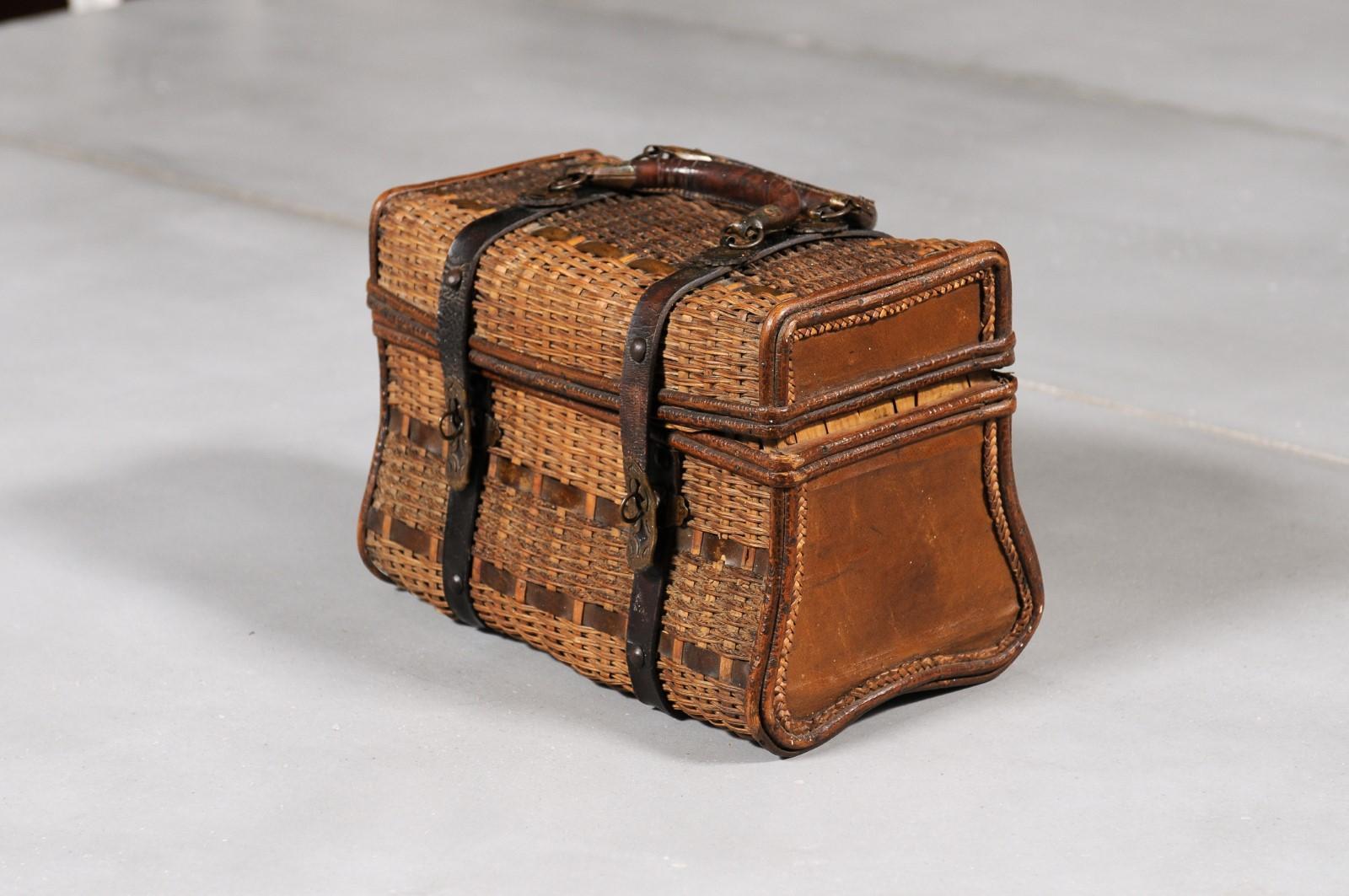 Rustic Swedish 1890s Rectangular Lidded Wicker and Leather Basket with Handle 2