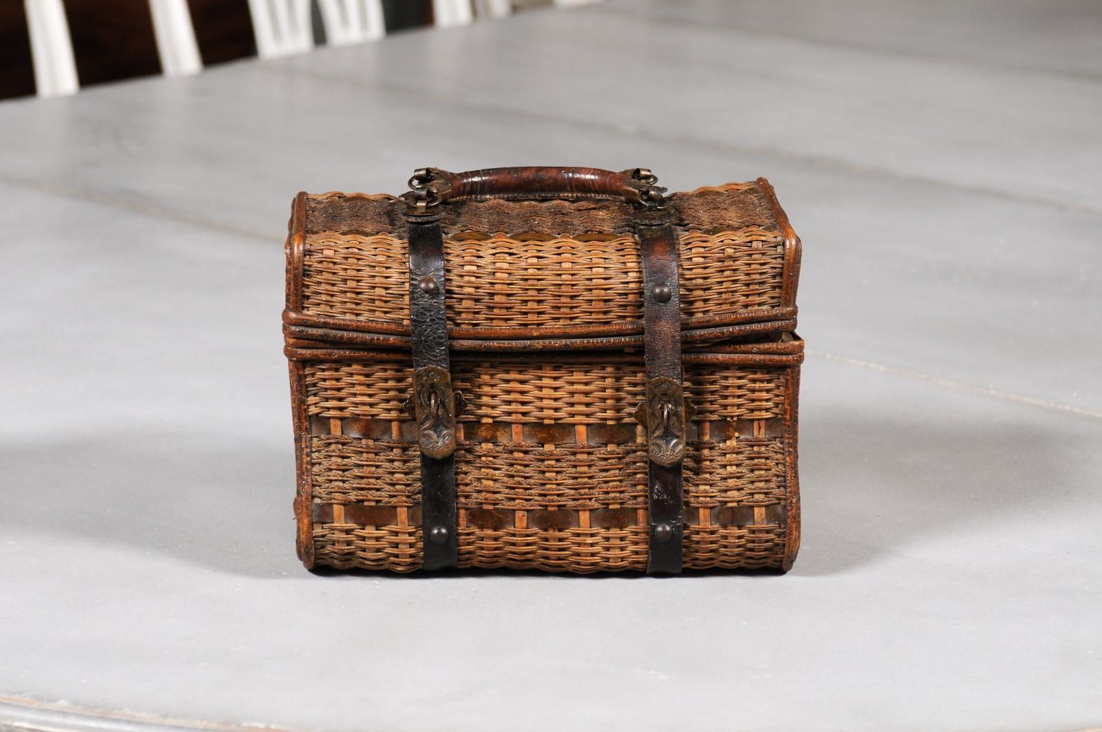 Rustic Swedish 1890s Rectangular Lidded Wicker and Leather Basket with Handle 3