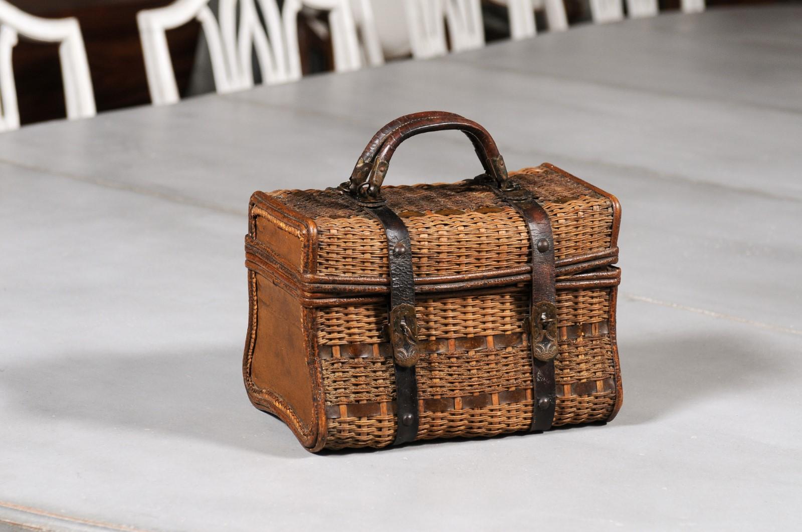Rustic Swedish 1890s Rectangular Lidded Wicker and Leather Basket with Handle 5