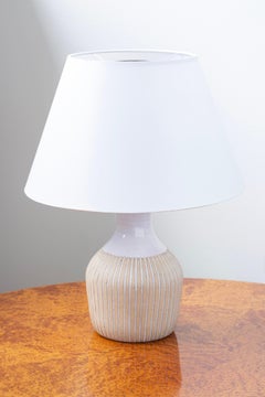Lampe de table rustique et moderne en céramique chamottée, de style suédois, signée Edgar Böckman, années 1930