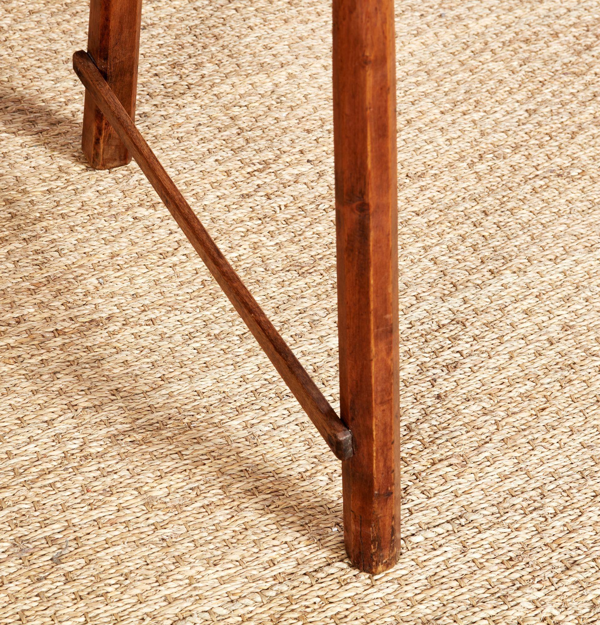 Petite table rustique en sycomore en vente 7