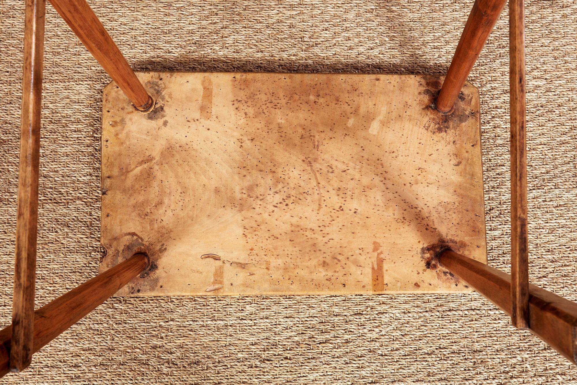 Petite table rustique en sycomore en vente 8