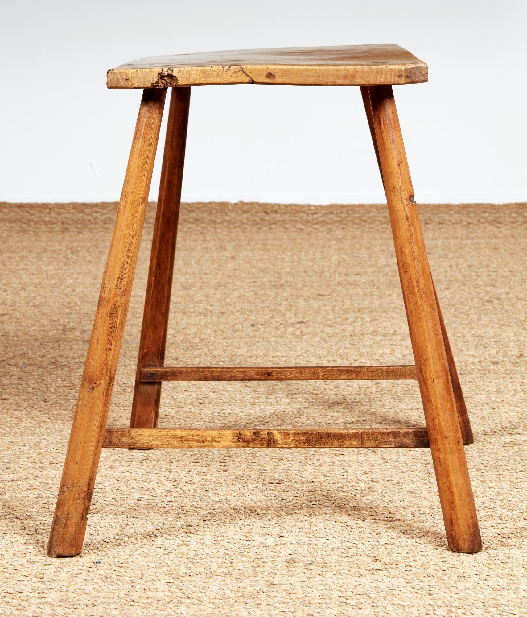 Petite table rustique en sycomore en vente 2