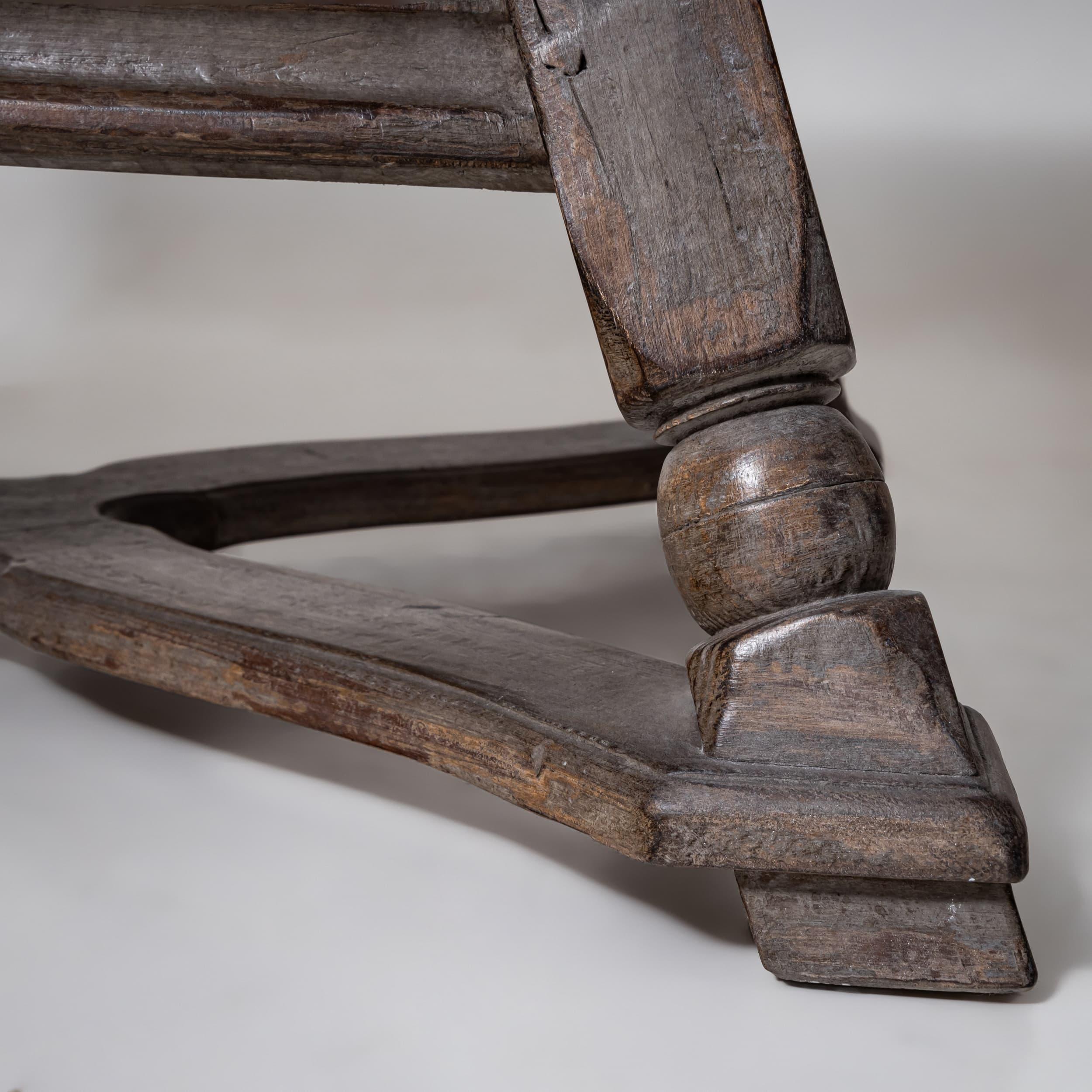Table rustique en guise de table basse, 20e siècle en vente 2