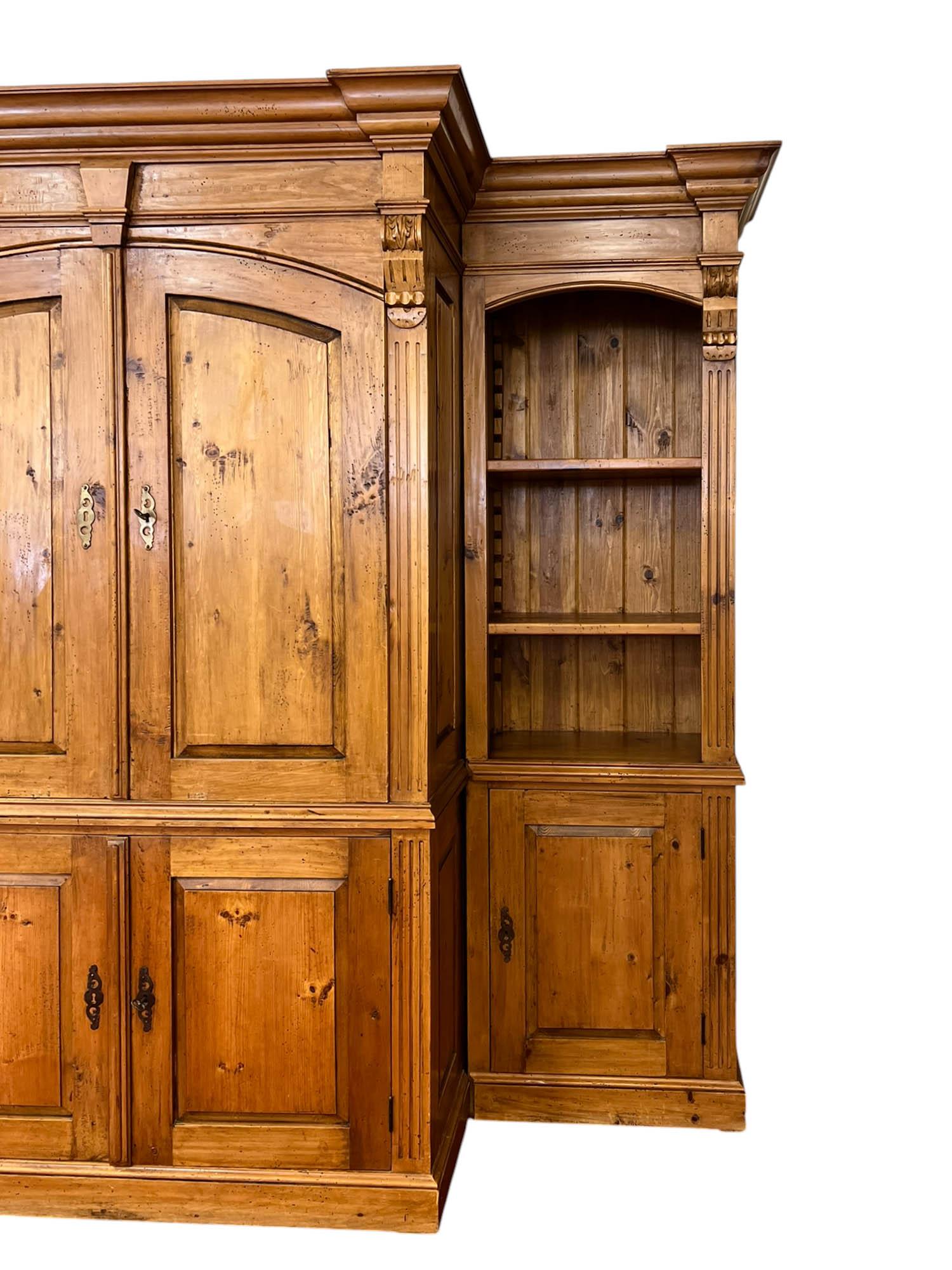 Armoire rustico a tre pezzi in pino massiccio cerato in vendita 5