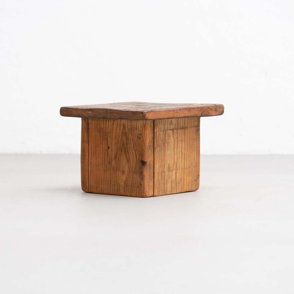 Tabouret de traite rustique traditionnel en bois pour l'agriculture - France, Circa 1920 Bon état - En vente à Barcelona, ES