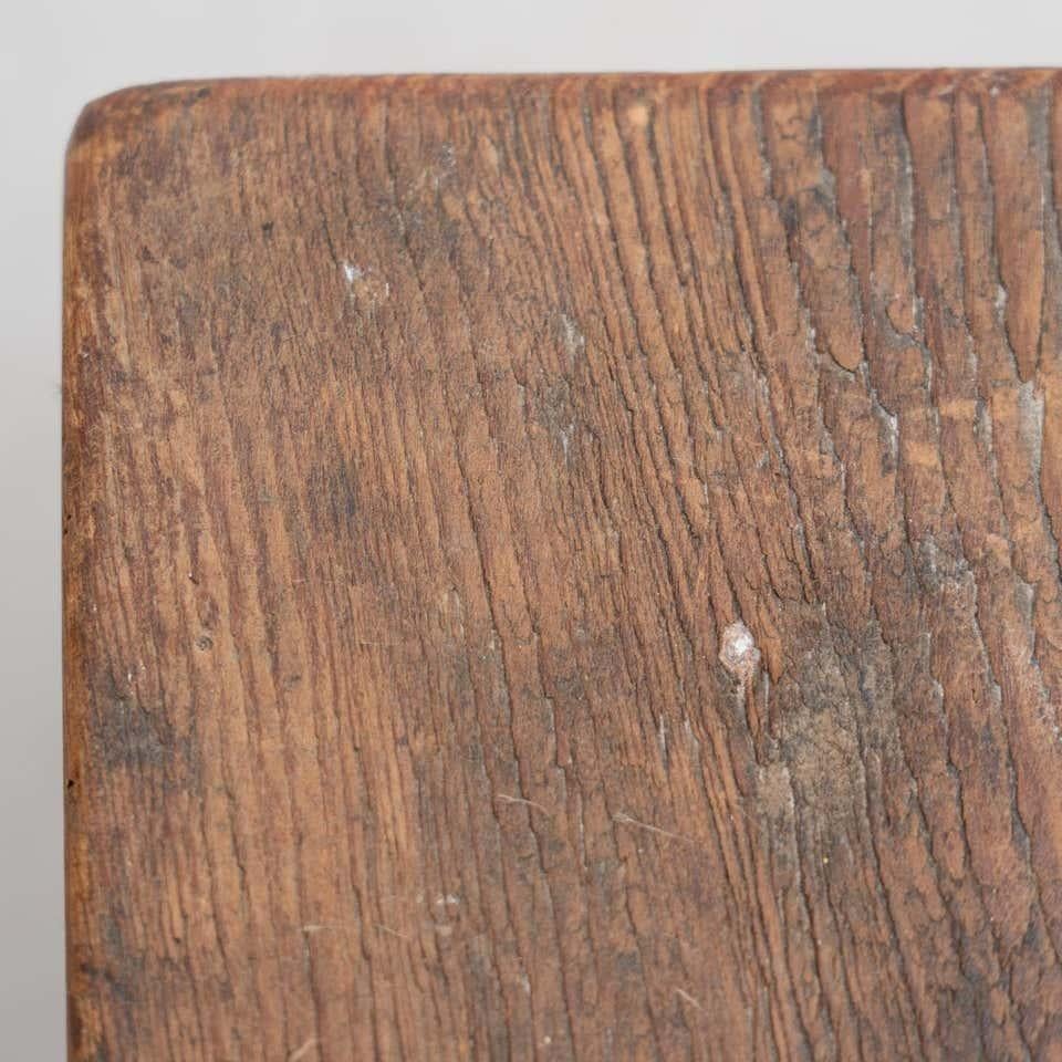 Tabouret de traite rustique traditionnel en bois pour l'agriculture - France, Circa 1920 en vente 1