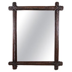 Miroir rustique Tramp Art sculpté à la main, Autriche, datant d
environ 1870 Miroir rustique Tramp Art sculpté à la main, Autriche, datant d
environ 1870