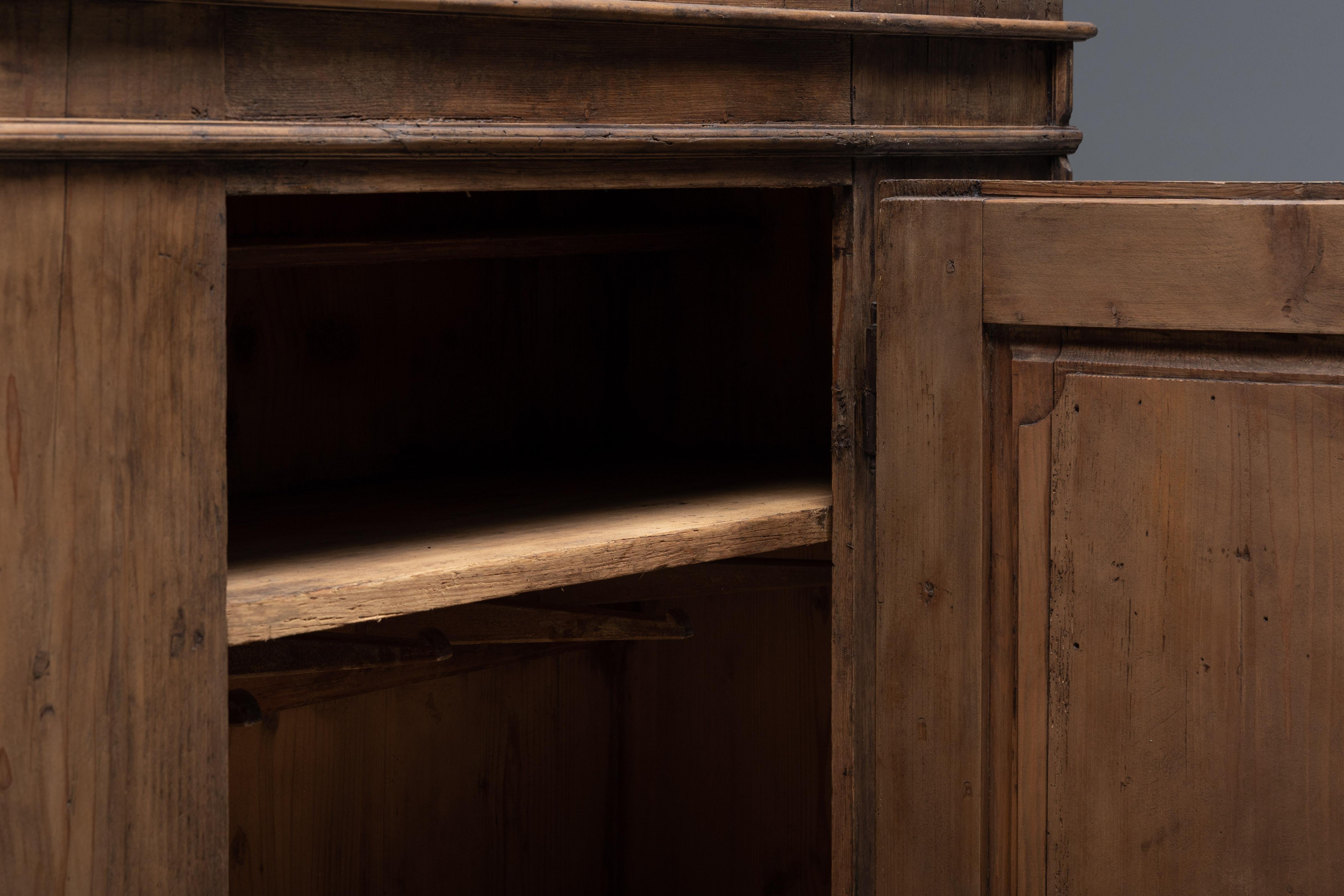 Inizio XIX secolo Gabinetto rustico alpino Travail Populaire, Svizzera, 1800 in vendita