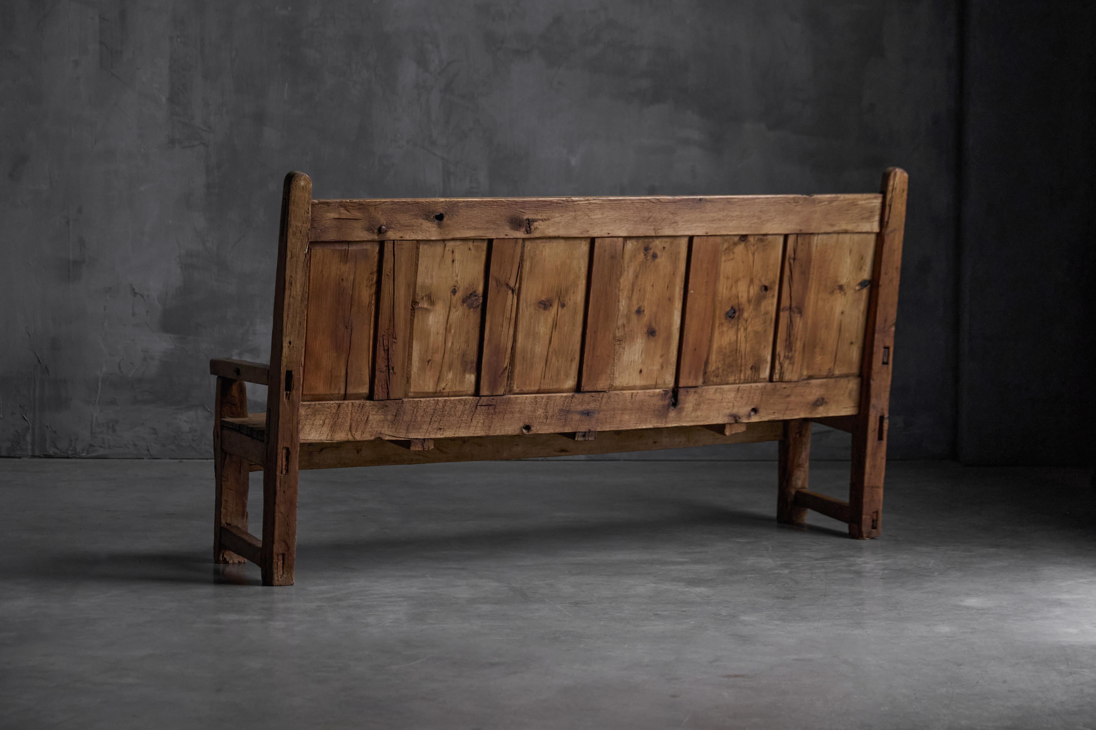 Rustic Travail Populaire Bench, France, 19th Century In Excellent Condition For Sale In Antwerp, BE