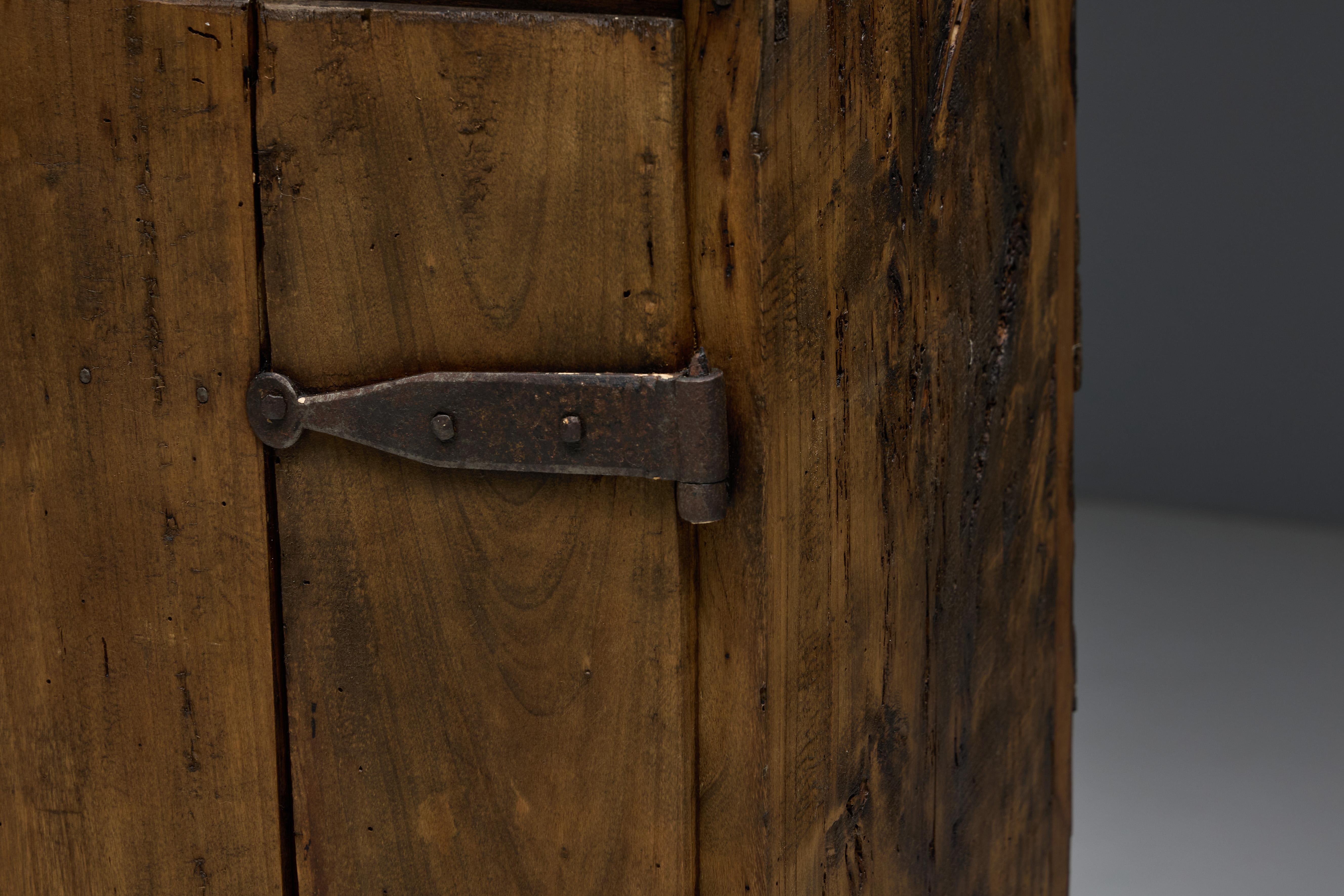 Rustic Travail Populaire Cabinet, France, Late 18th Century For Sale 6