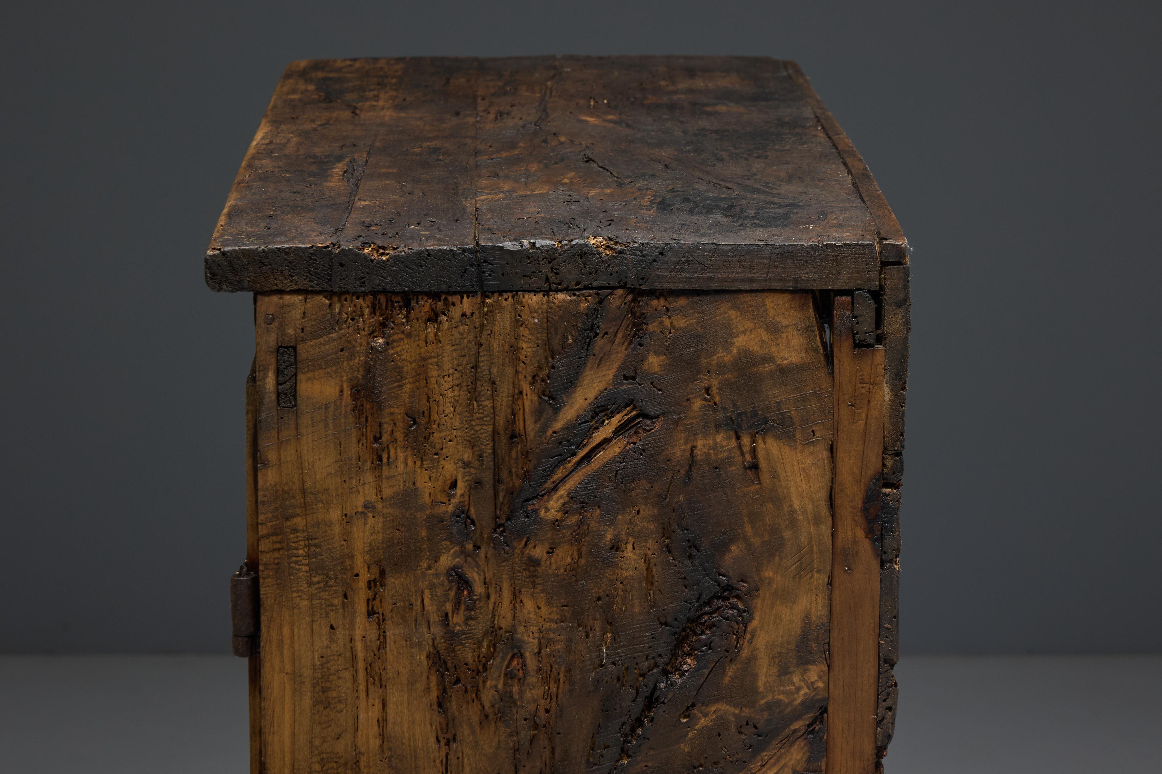 Rustic Travail Populaire Cabinet, France, Late 18th Century For Sale 9