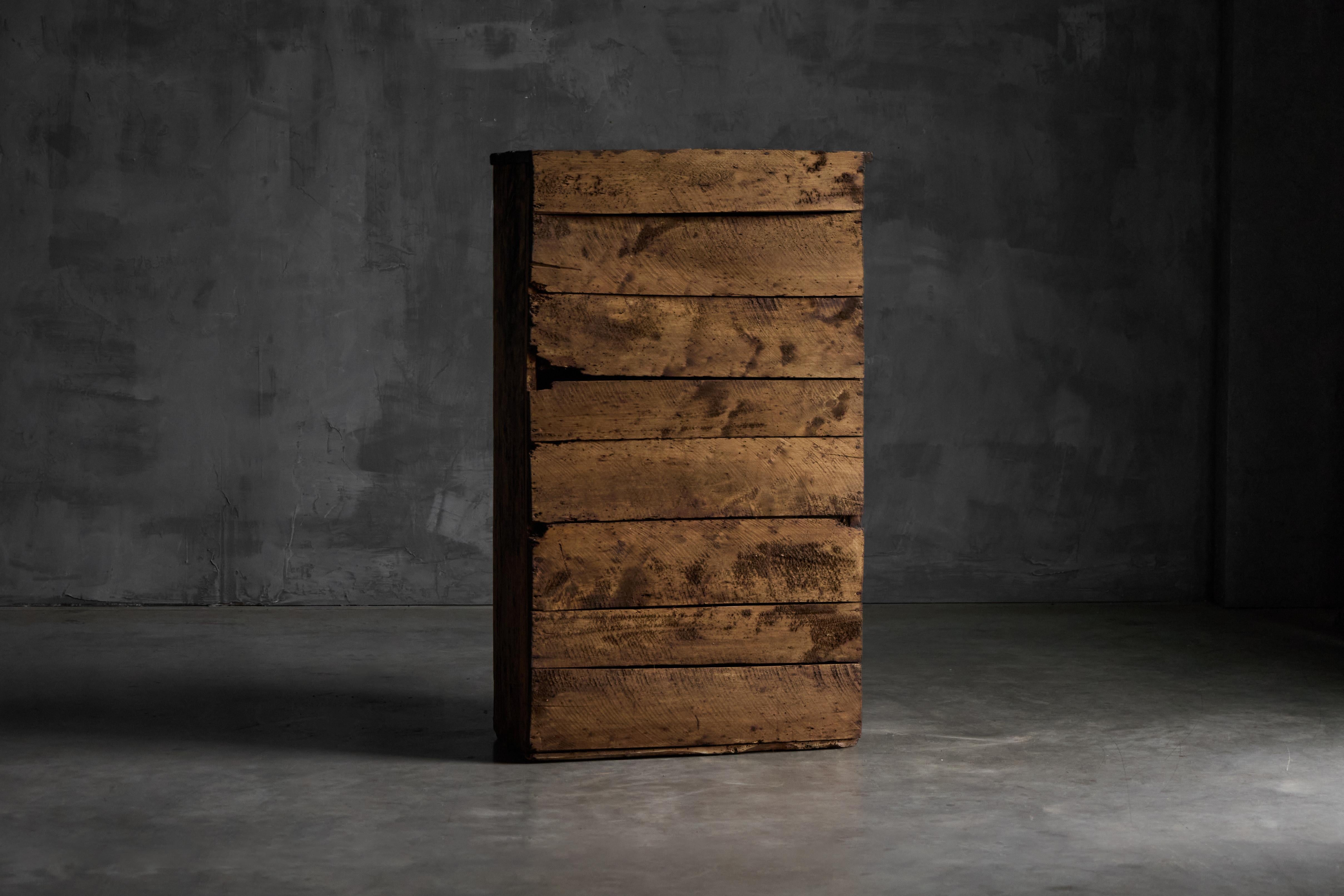 Rustic Travail Populaire Cabinet, France, Late 18th Century For Sale 4