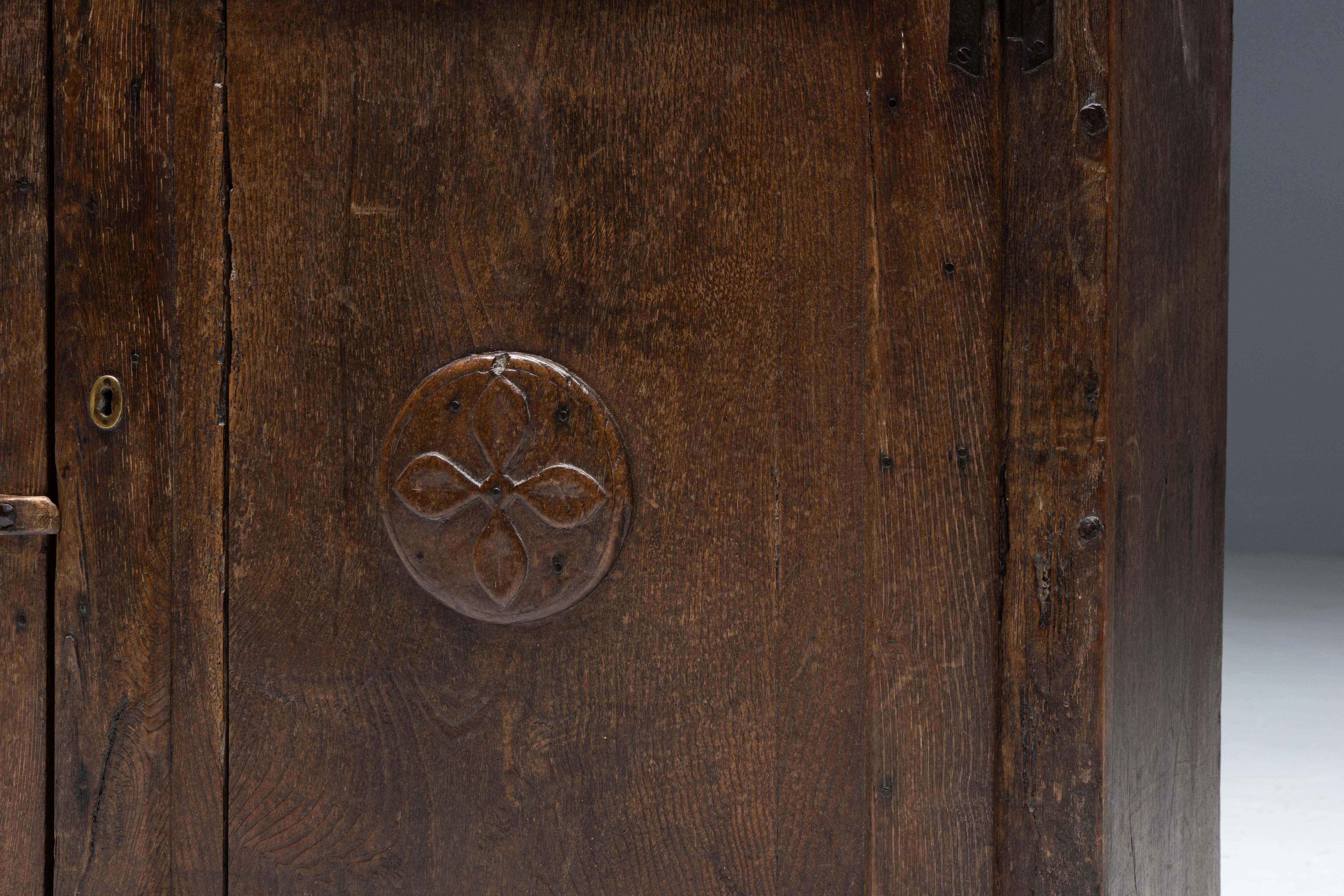 Rustic Travail Populaire Cupboard, France, Early 19th Century For Sale 1